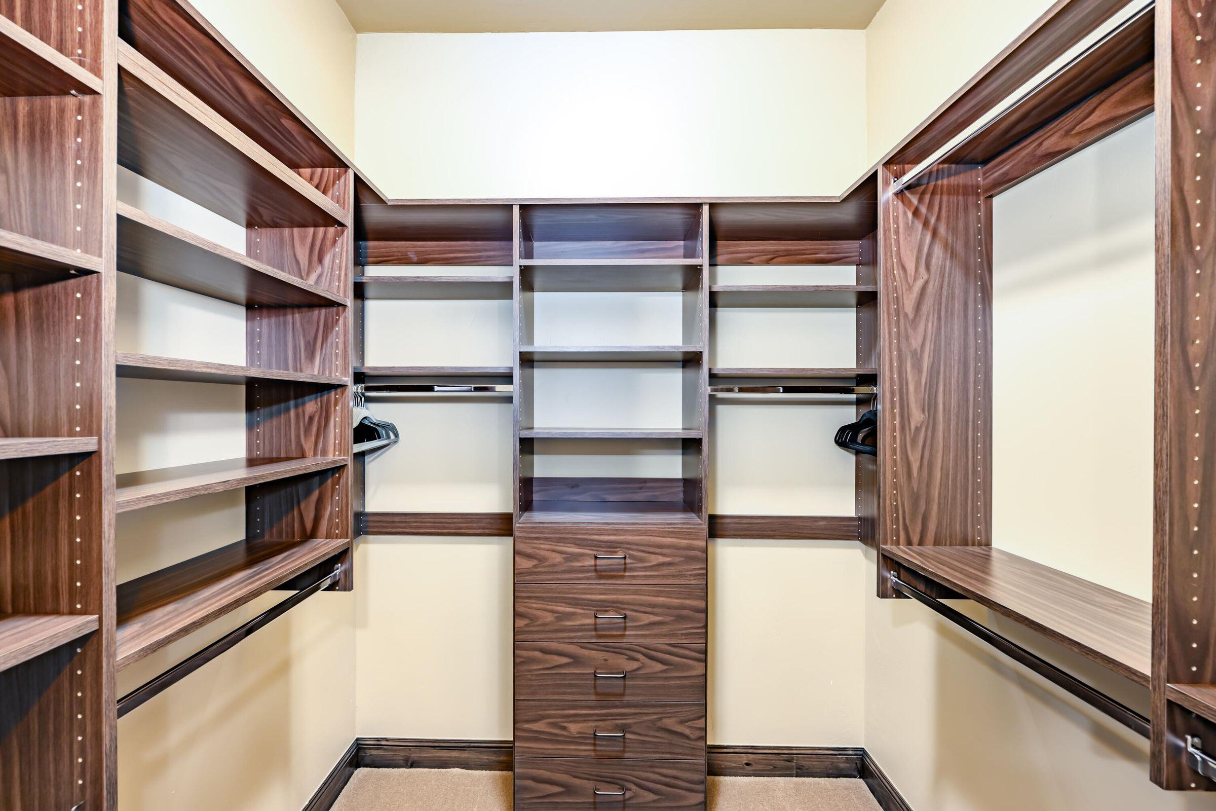 PARAGON COVE TOWNHOMES AT STONECLIFF - Residential