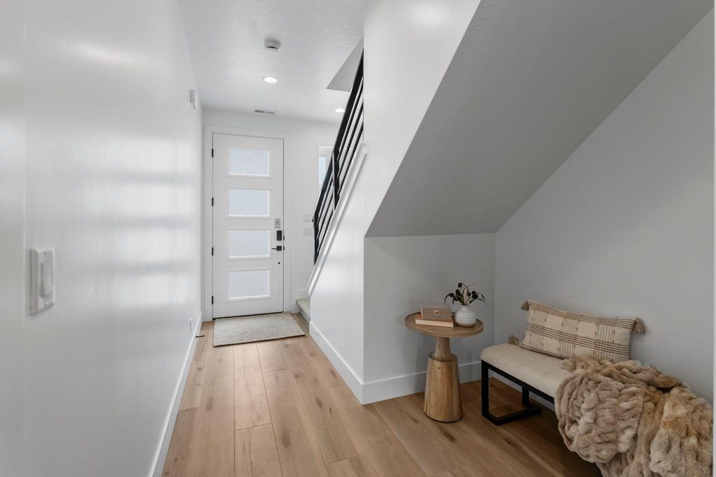 Photo of 943 E Coyote Crest DR, Washington, UT 84780 (MLS # 25-266157)