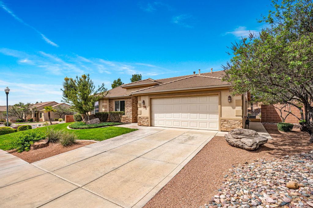 Photo of 1021 N 2190 W, Saint George, UT 84770 (MLS # 26-271286)