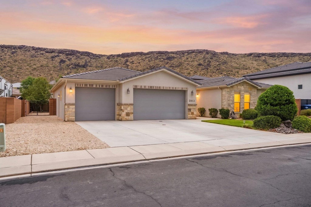 Photo of 2813 S 3300 W, Hurricane, UT 84737 (MLS # 26-275826)