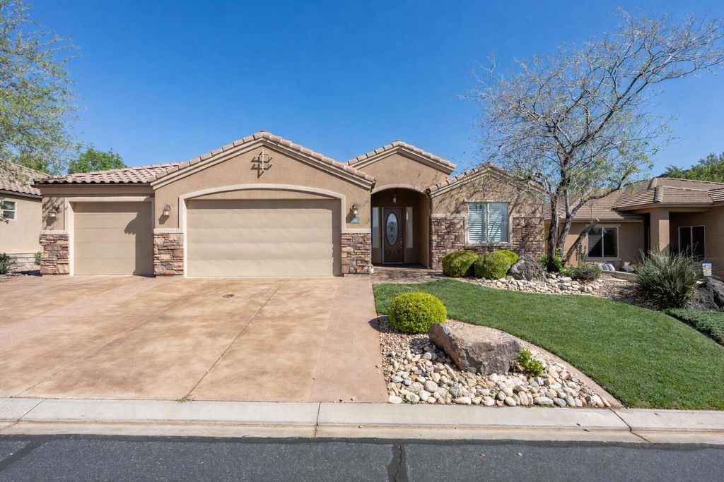 Photo of 805 S DIXIE DR 24 #24, Saint George, UT 84770 (MLS # 26-271315)