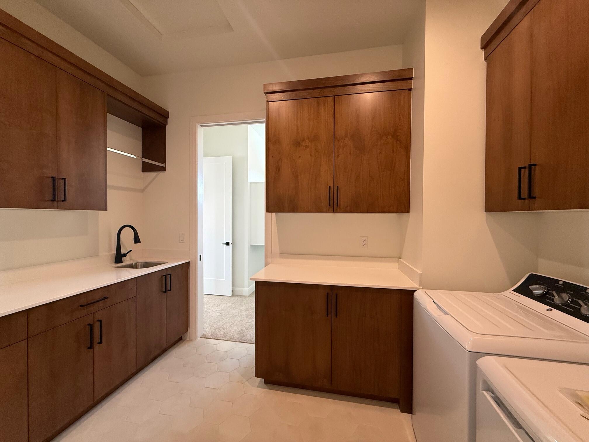 ONYX VALLEY - Residential