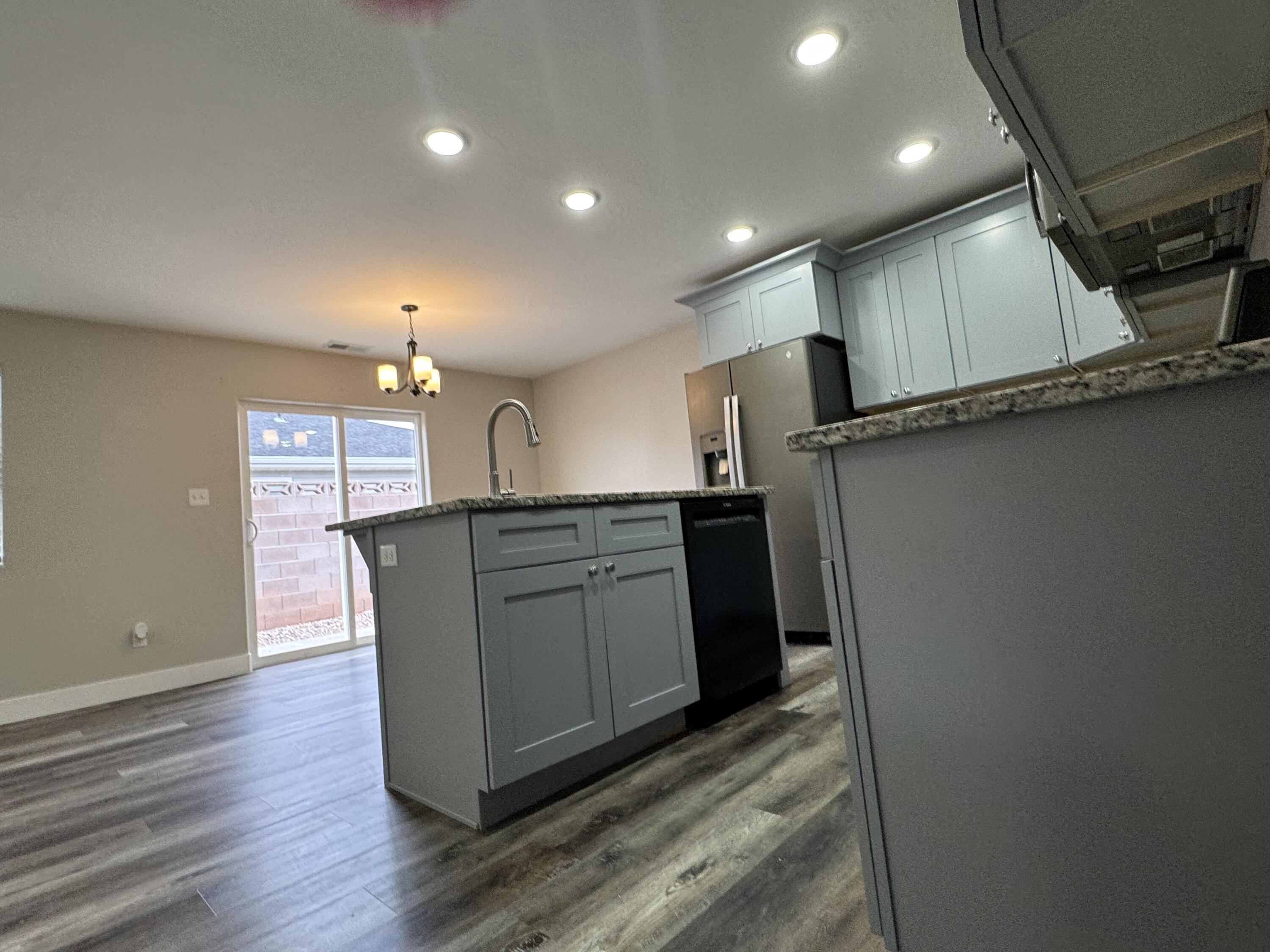 EAGLE ROCK - Residential