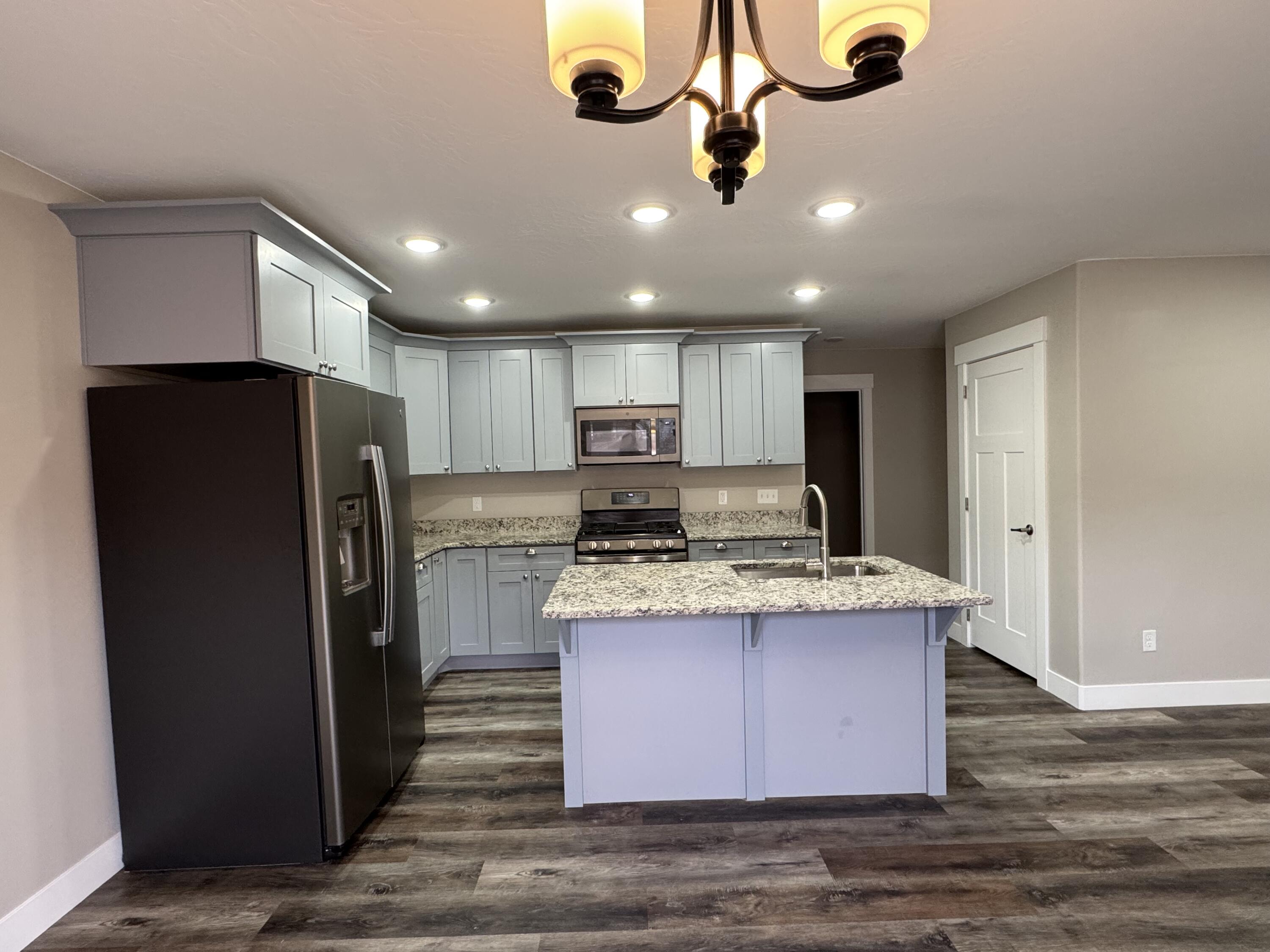 EAGLE ROCK - Residential