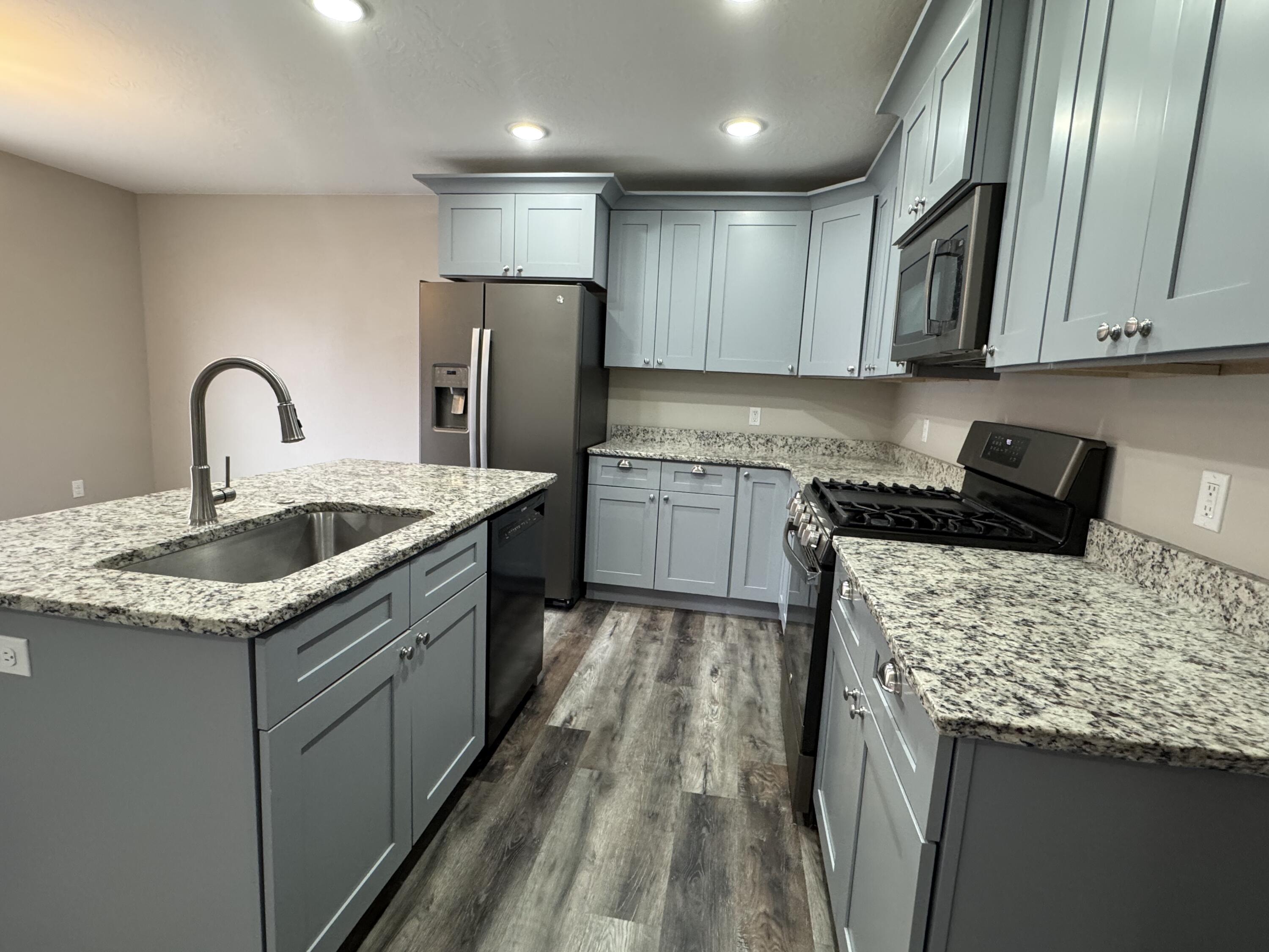 EAGLE ROCK - Residential