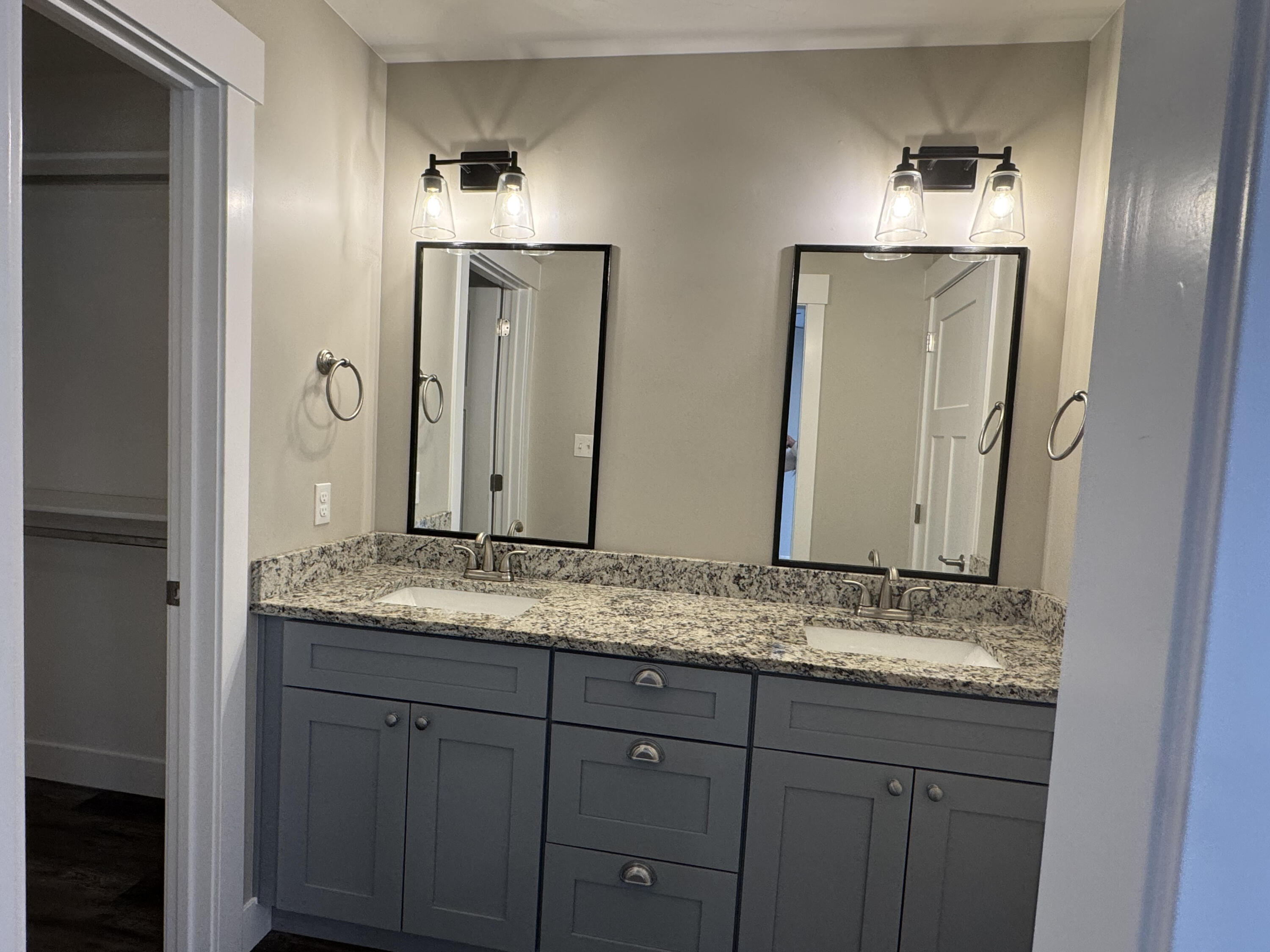 EAGLE ROCK - Residential