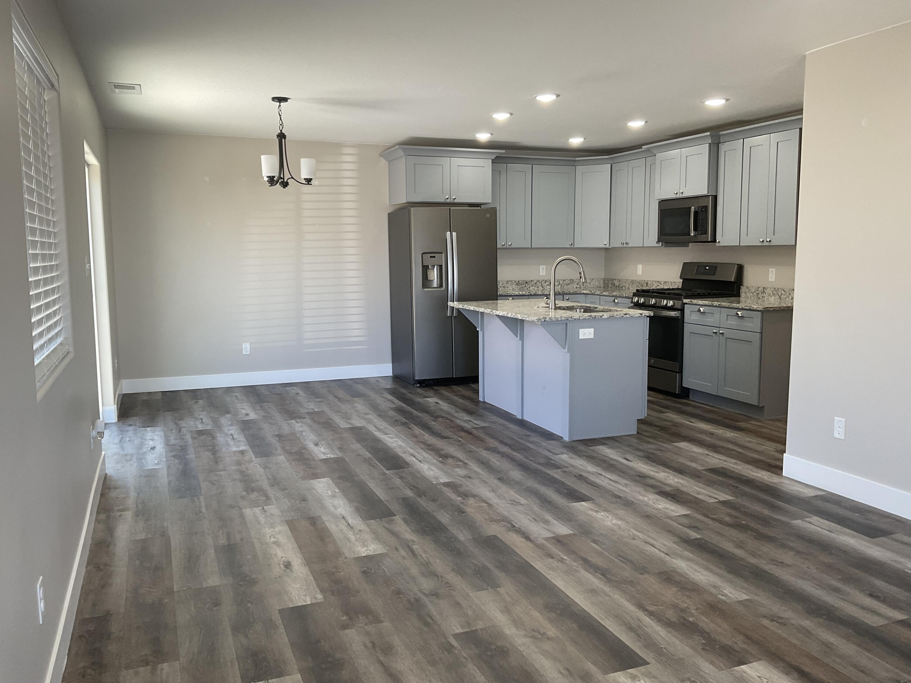 EAGLE ROCK - Residential