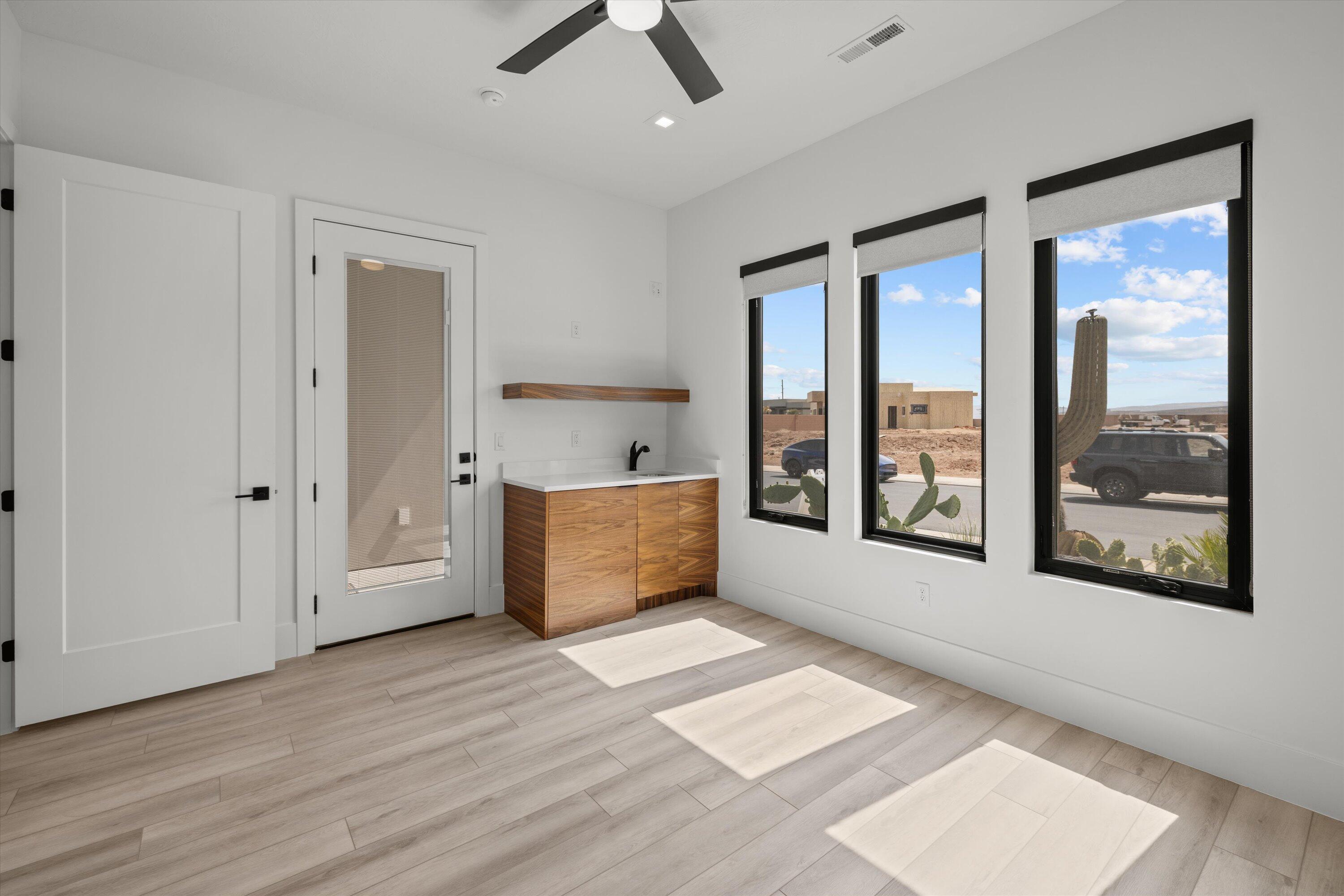 RED MOUNTAIN TERRACE - Residential