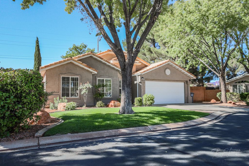 Photo of 740 S Red Mountain Blvd 21 #21, Ivins, UT 84738 (MLS # 25-266147)