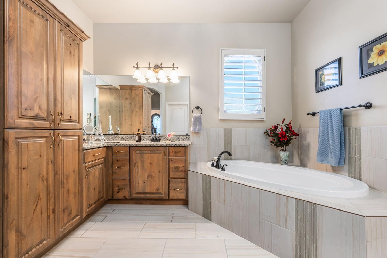 TWIN CREEKS AT STONEBRIDGE - Residential