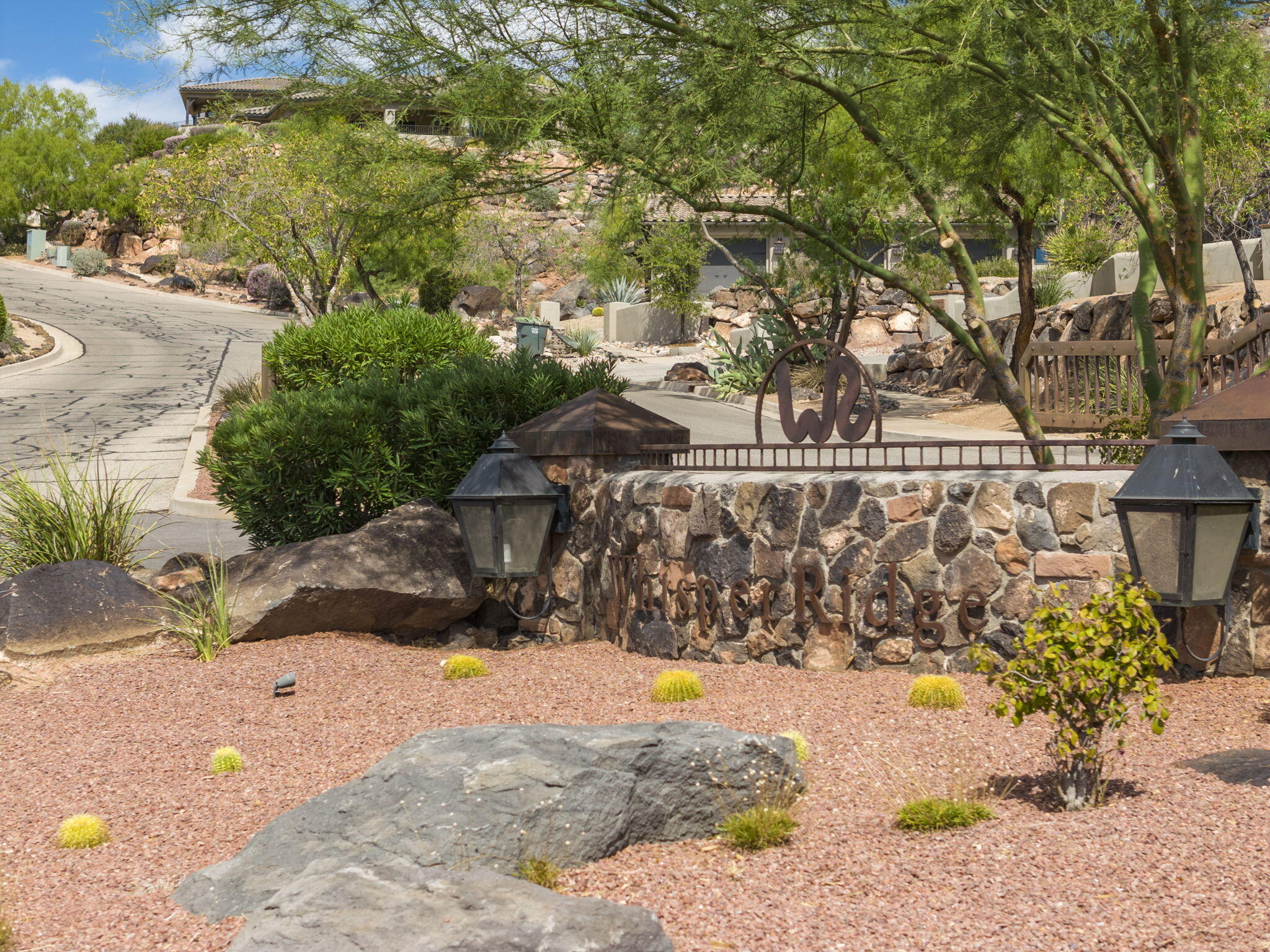 WHISPER RIDGE - Land