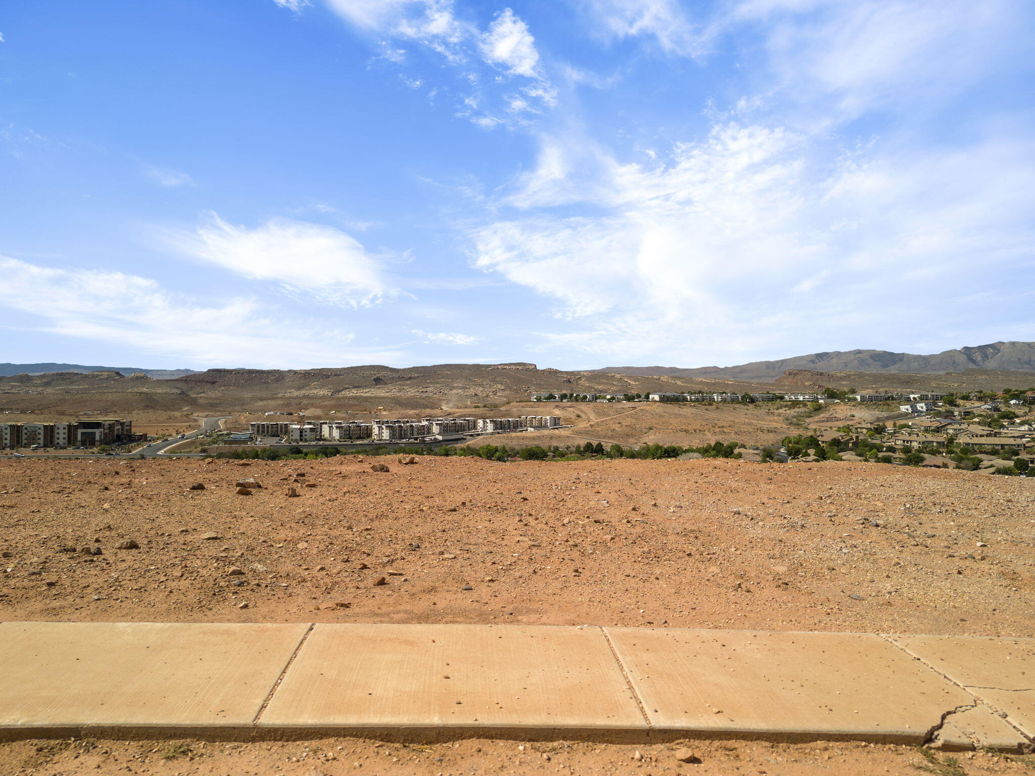 WHISPER RIDGE - Land