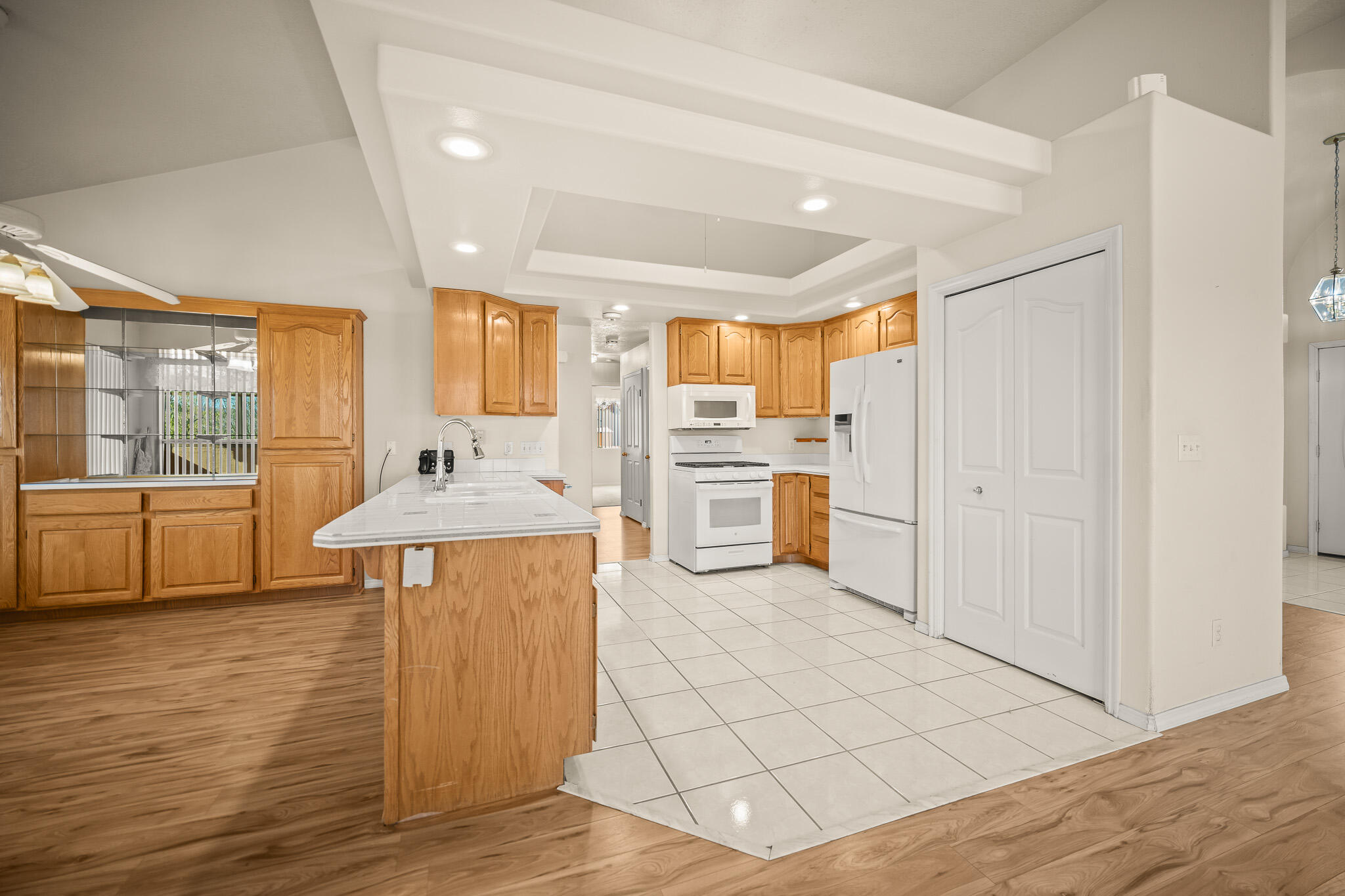 LAVA POINTE EAST - Residential