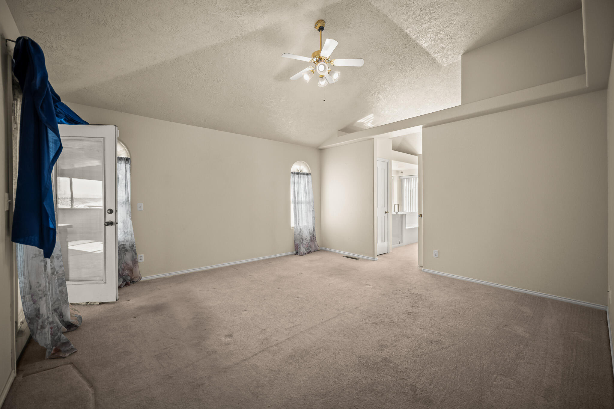 LAVA POINTE EAST - Residential