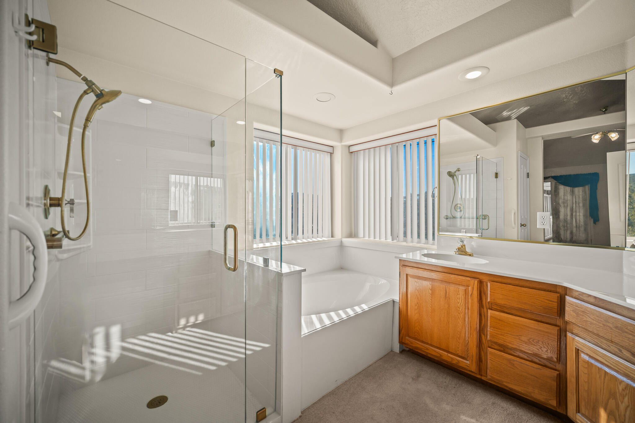 LAVA POINTE EAST - Residential