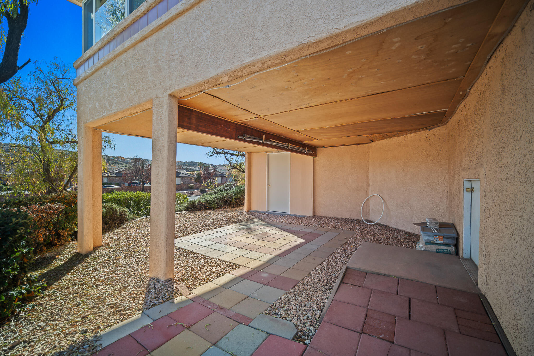 LAVA POINTE EAST - Residential