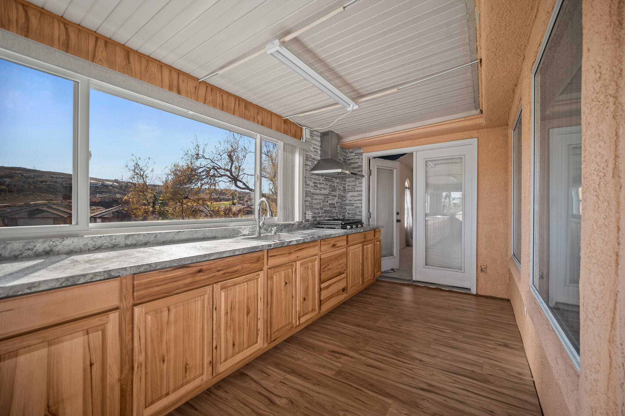 LAVA POINTE EAST - Residential