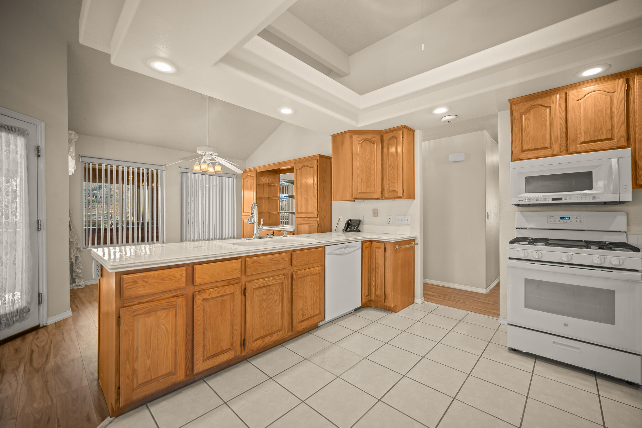 LAVA POINTE EAST - Residential