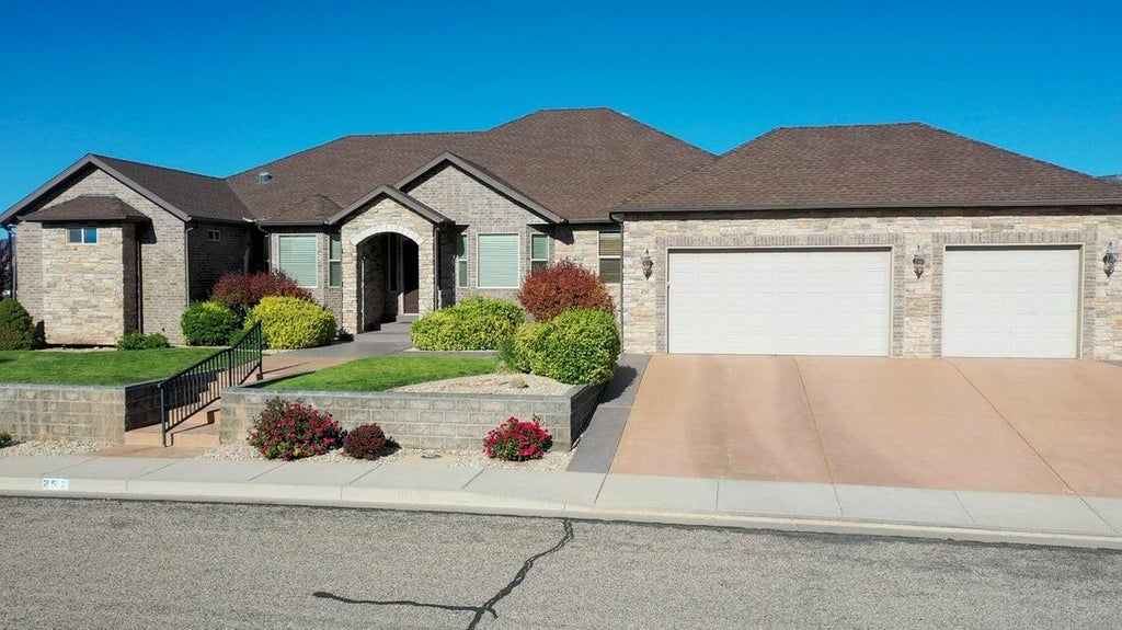 Photo of 252 S Ridgeview W, Cedar City, UT 84720 (MLS # 26-276669)