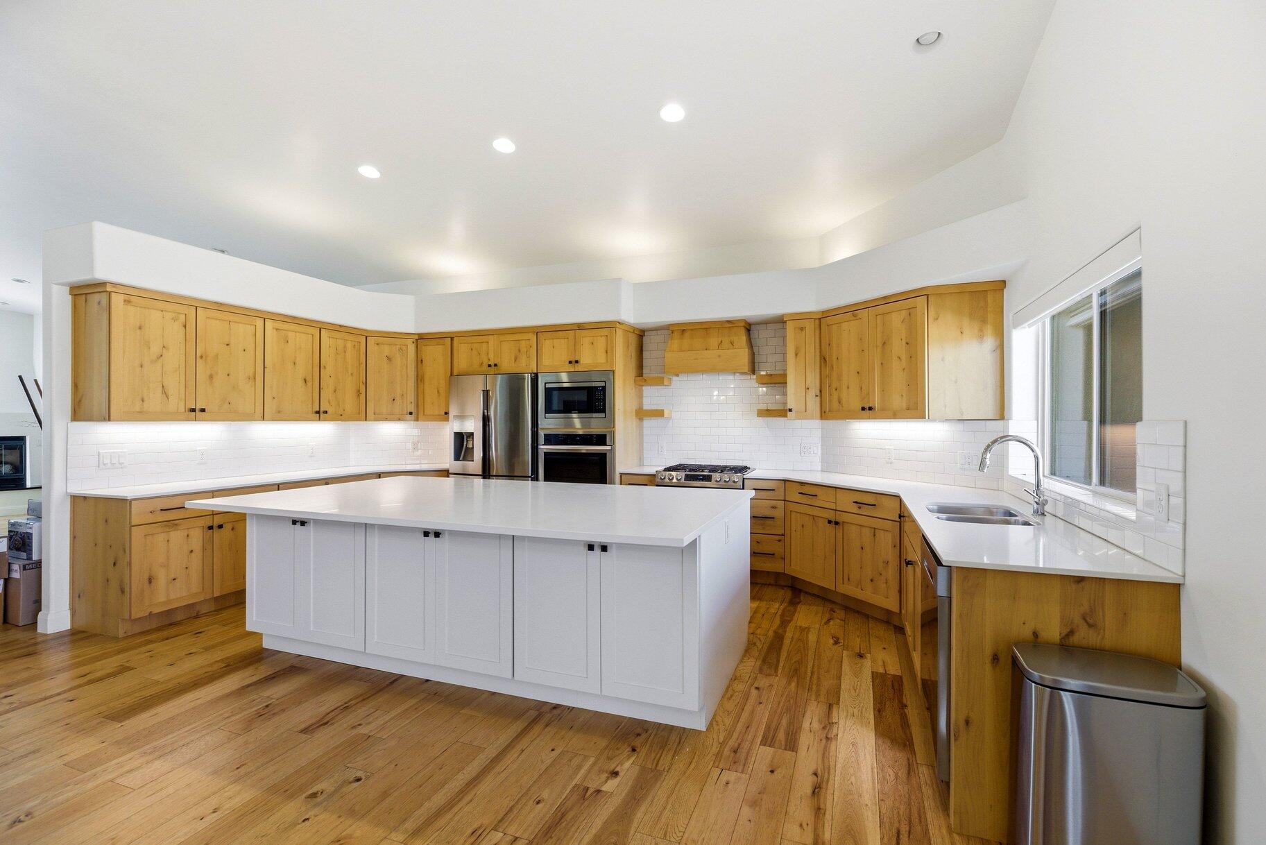 LAVA COVE AT ENTRADA - Residential