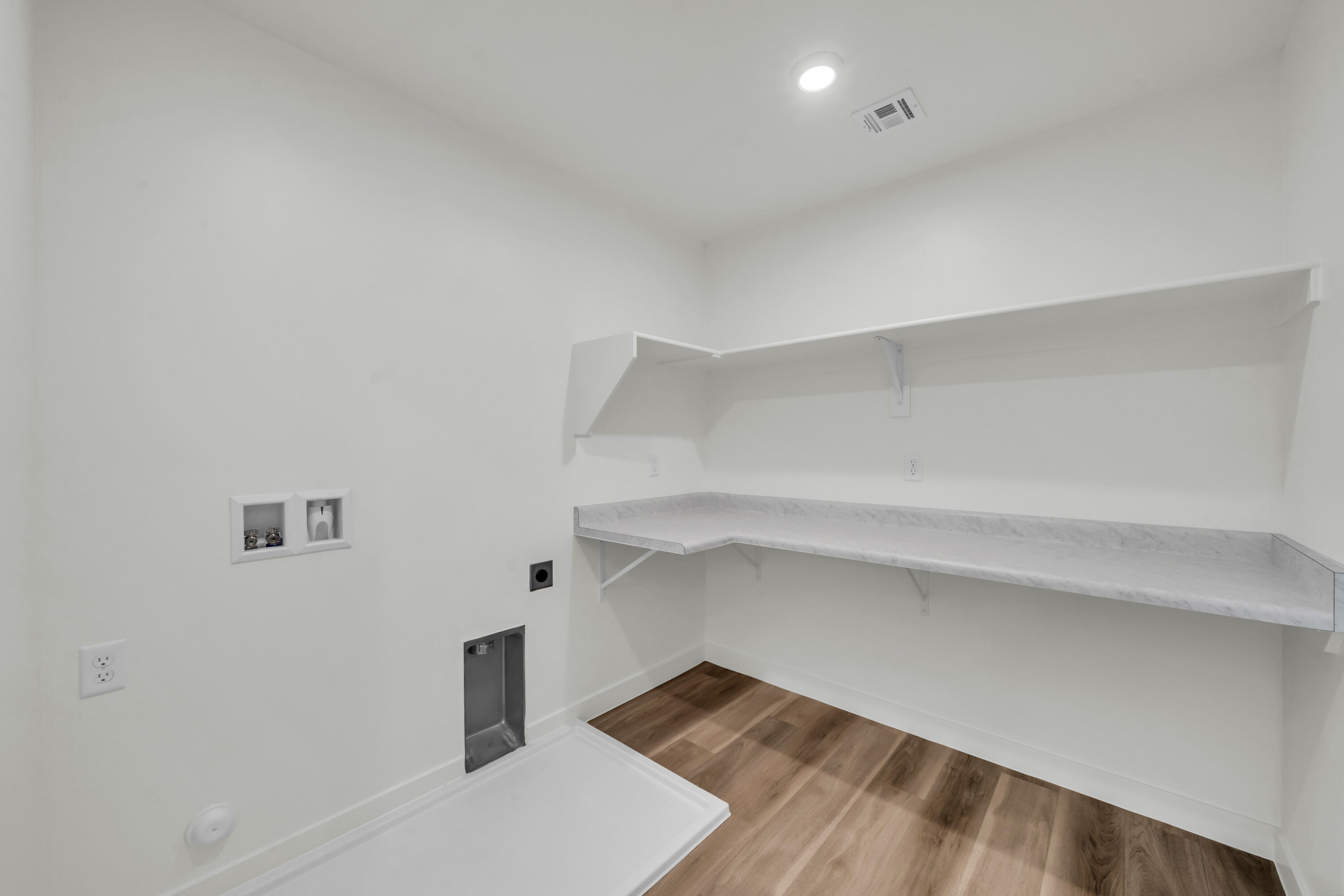 WHITE TRAILS - Residential