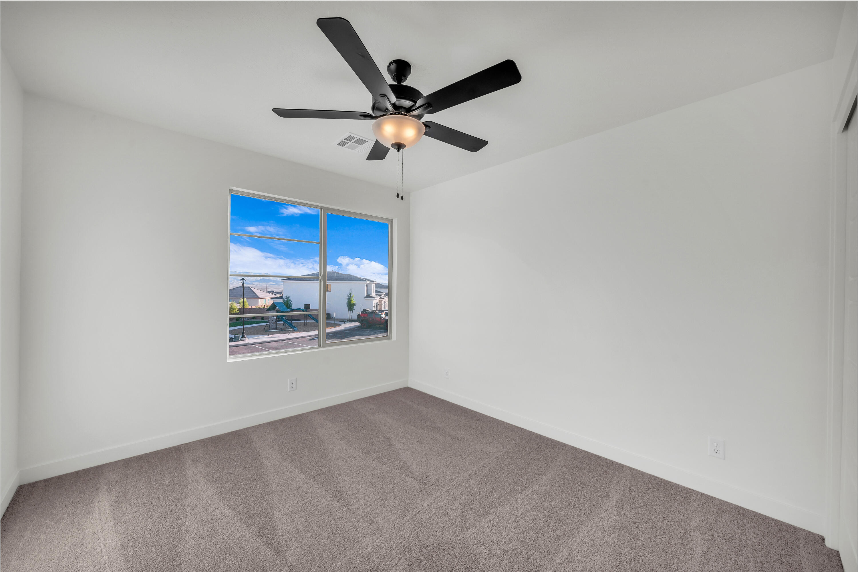 WHITE TRAILS - Residential