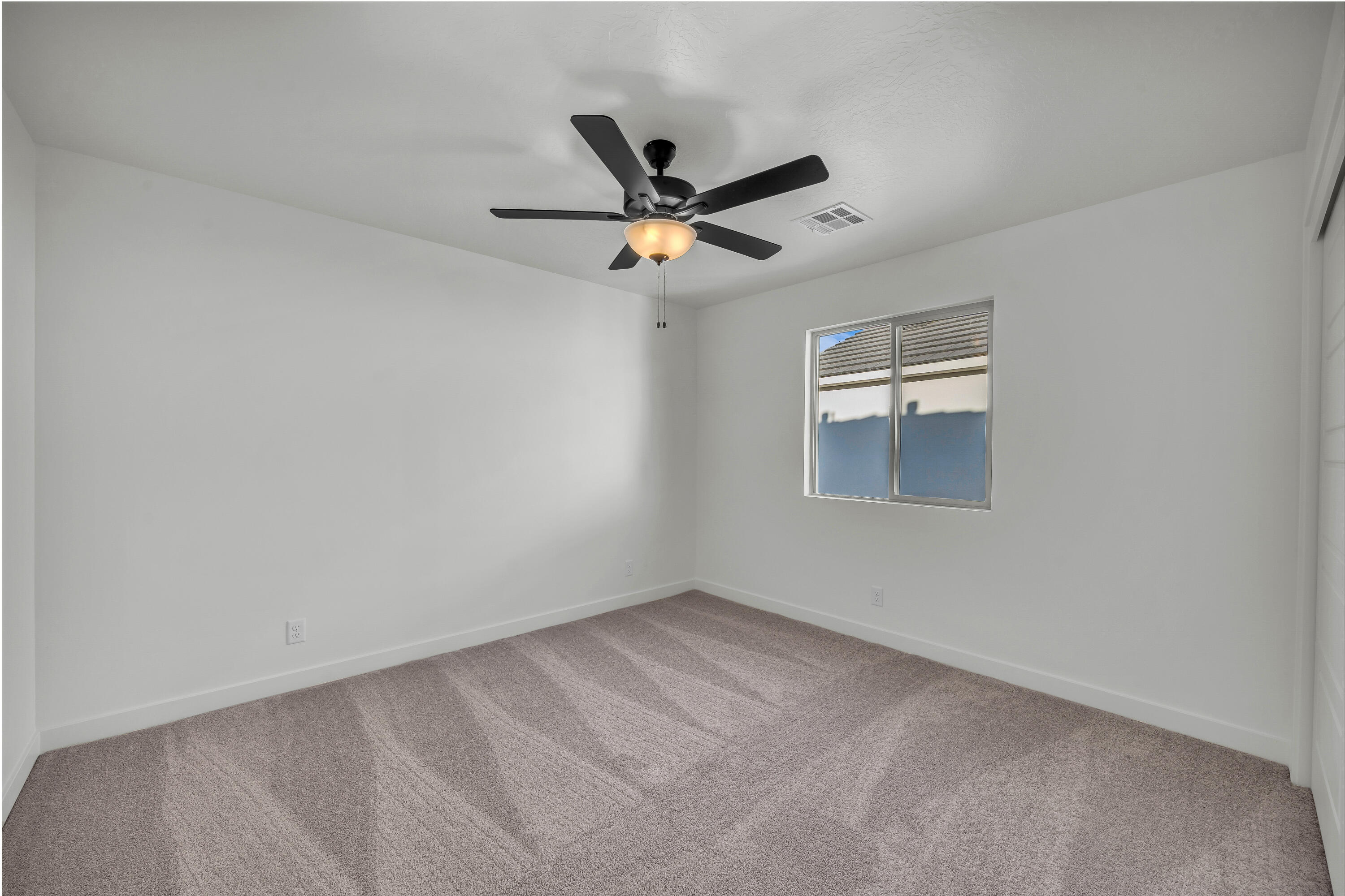 WHITE TRAILS - Residential