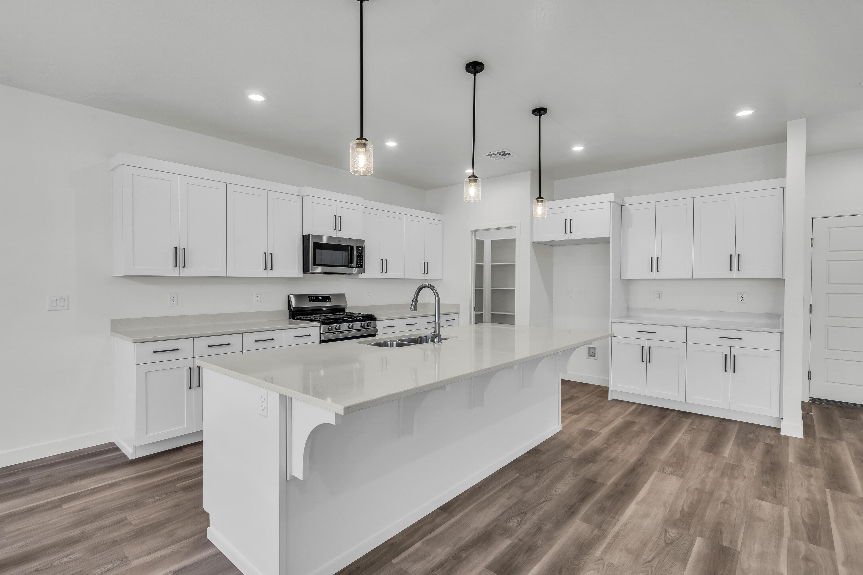 WHITE TRAILS - Residential