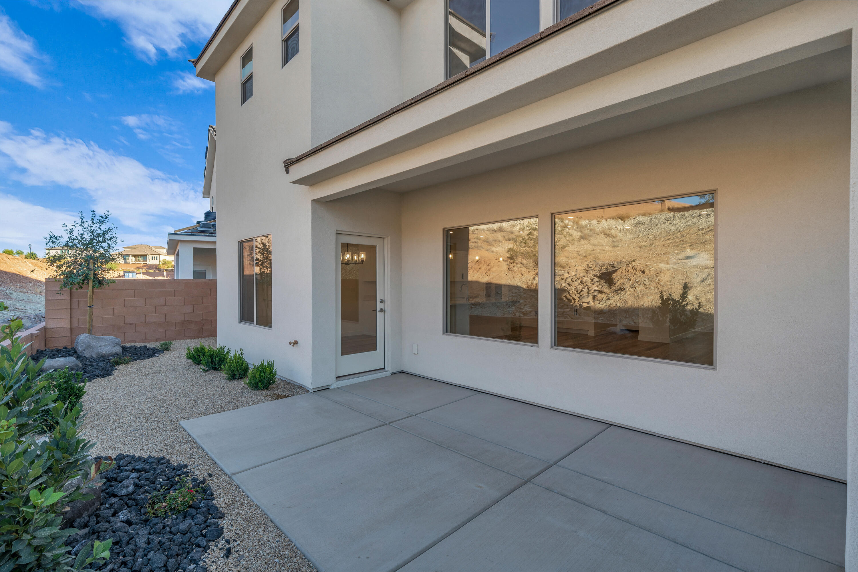 WHITE TRAILS - Residential