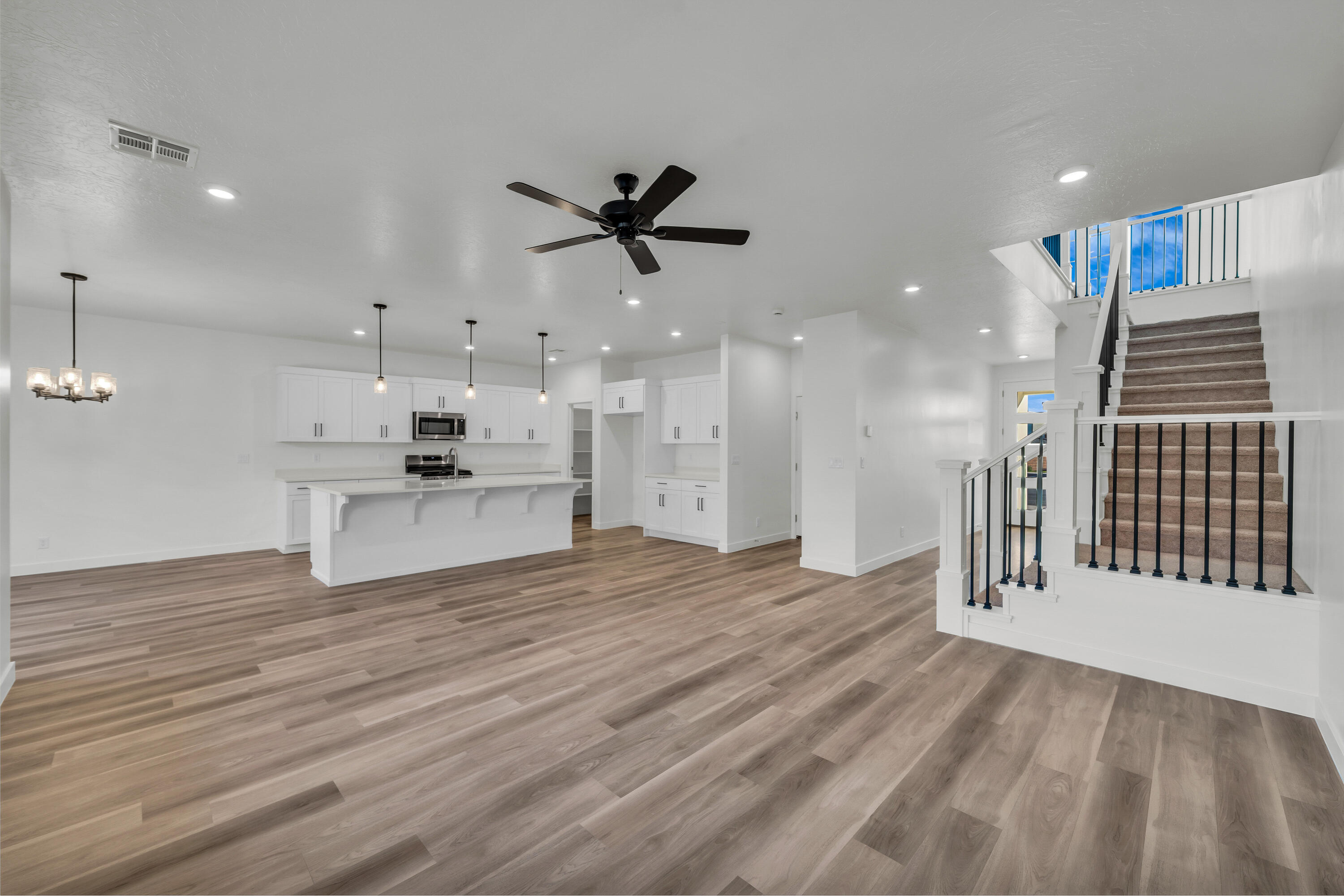 WHITE TRAILS - Residential