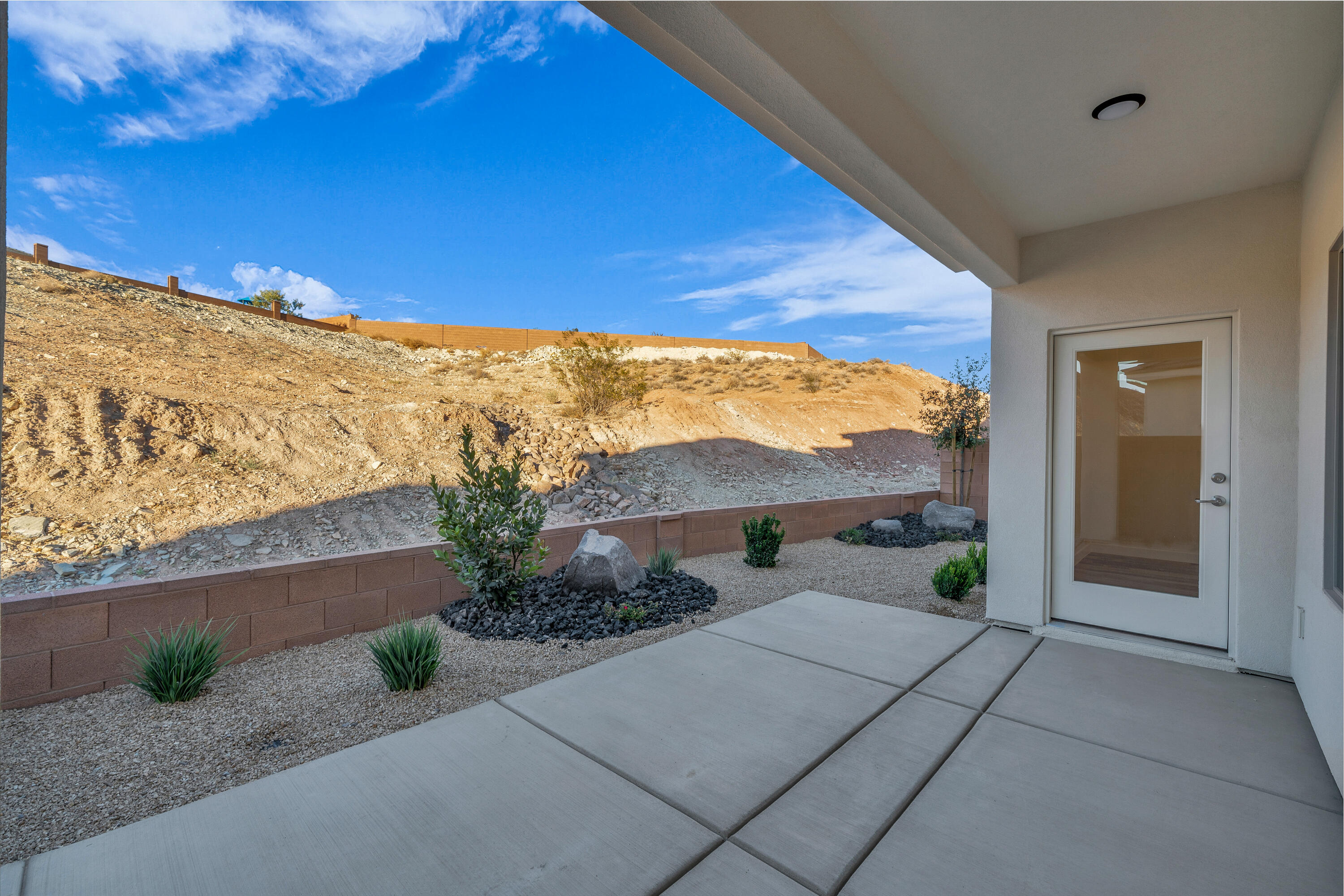 WHITE TRAILS - Residential