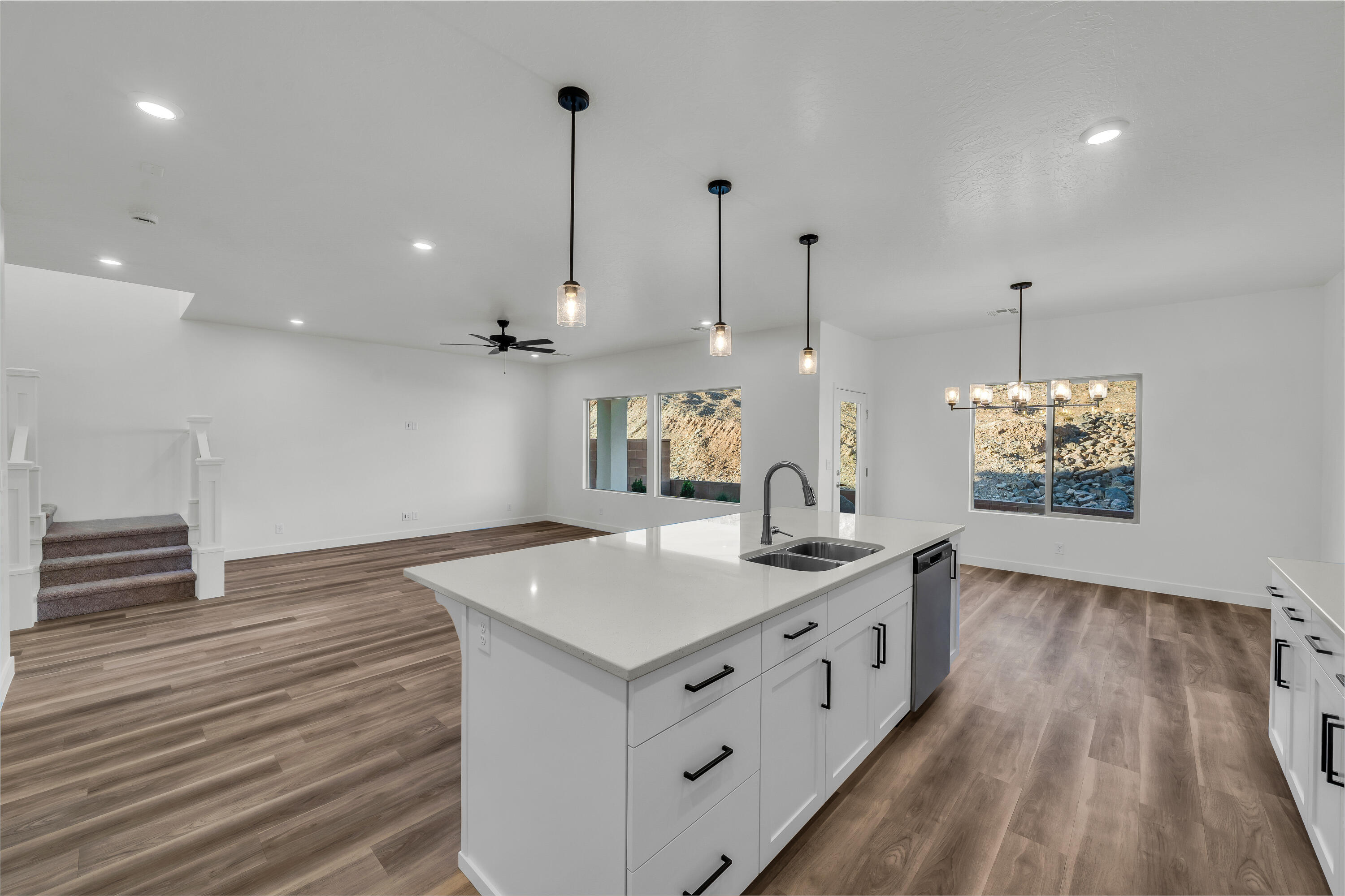 WHITE TRAILS - Residential