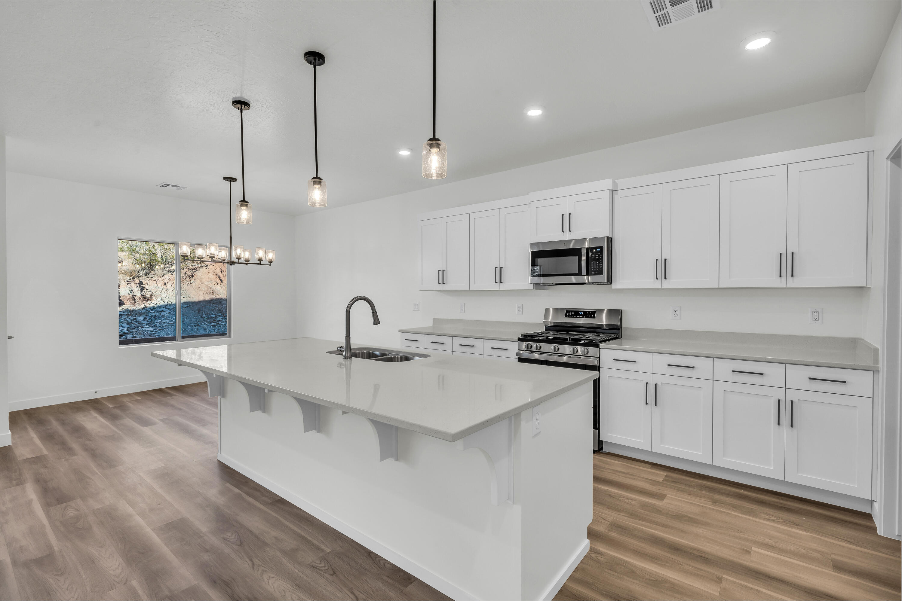 WHITE TRAILS - Residential