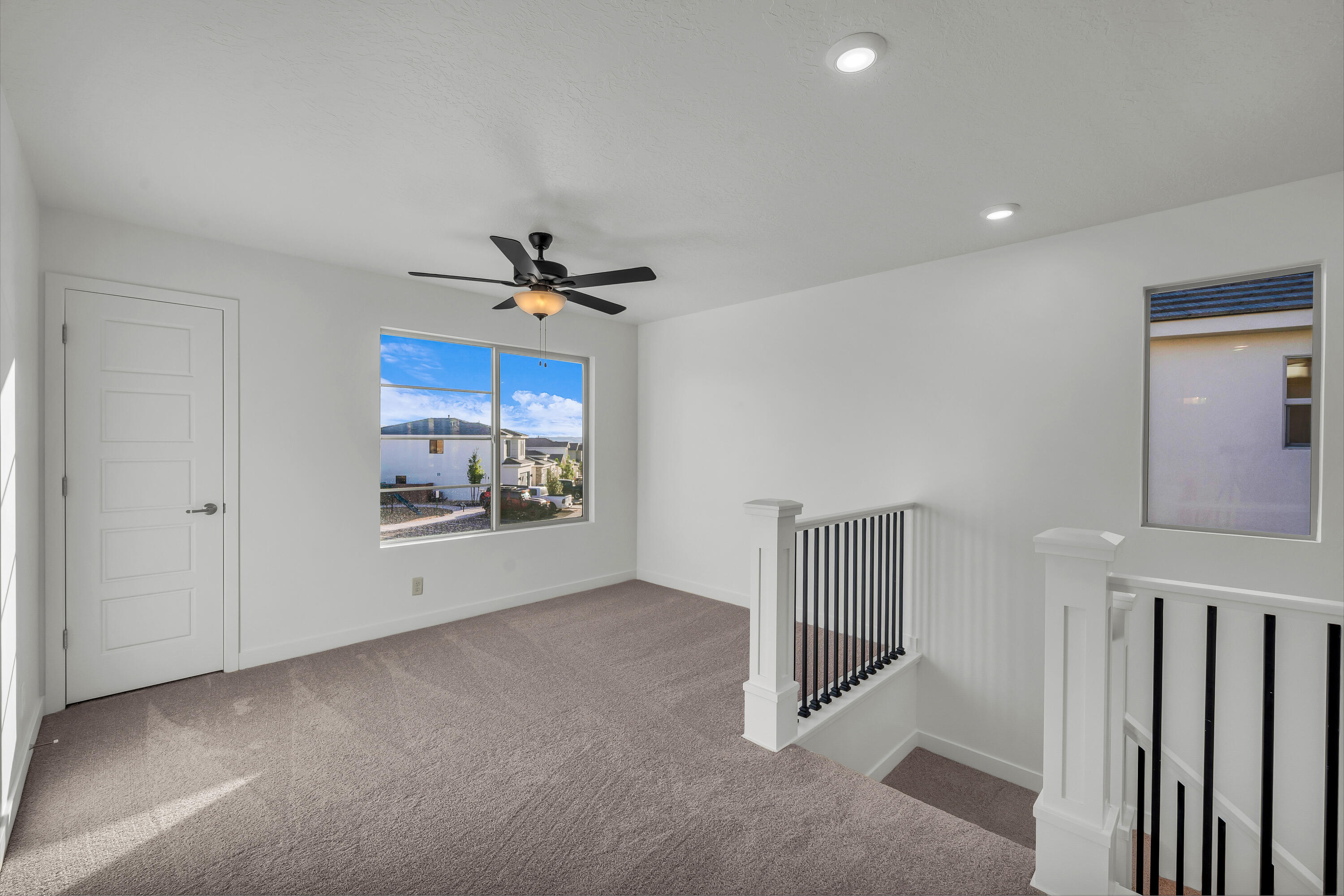 WHITE TRAILS - Residential