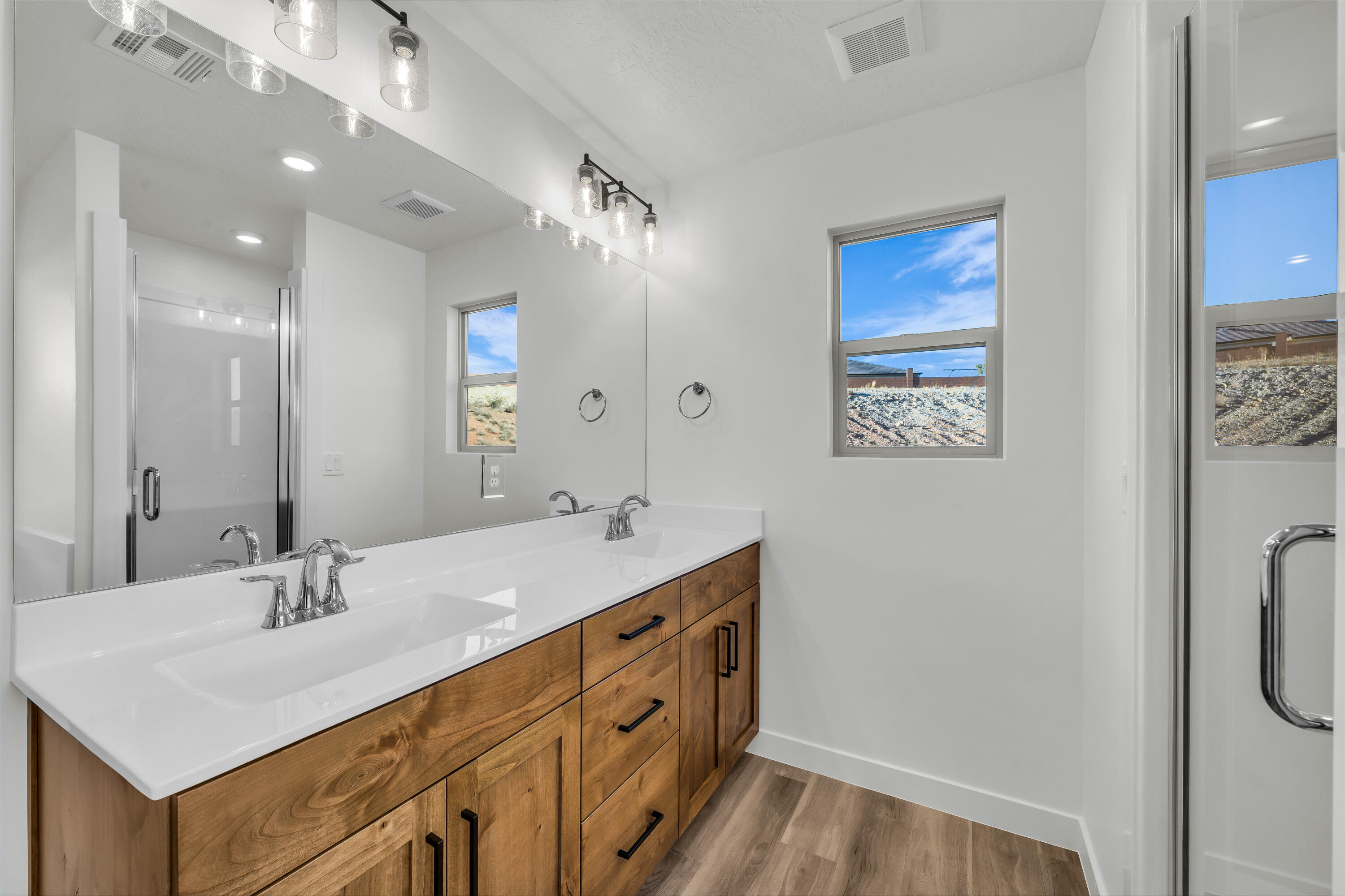 WHITE TRAILS - Residential