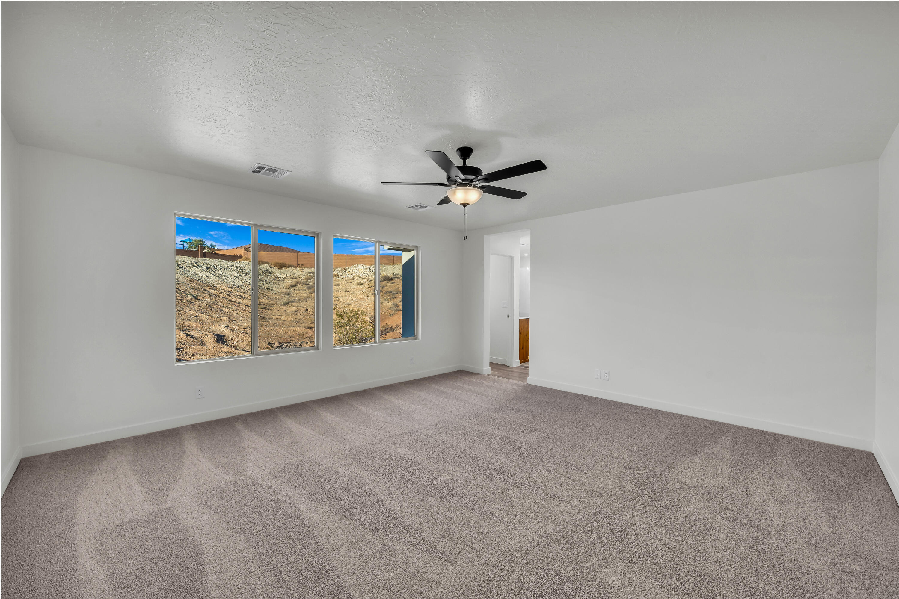 WHITE TRAILS - Residential