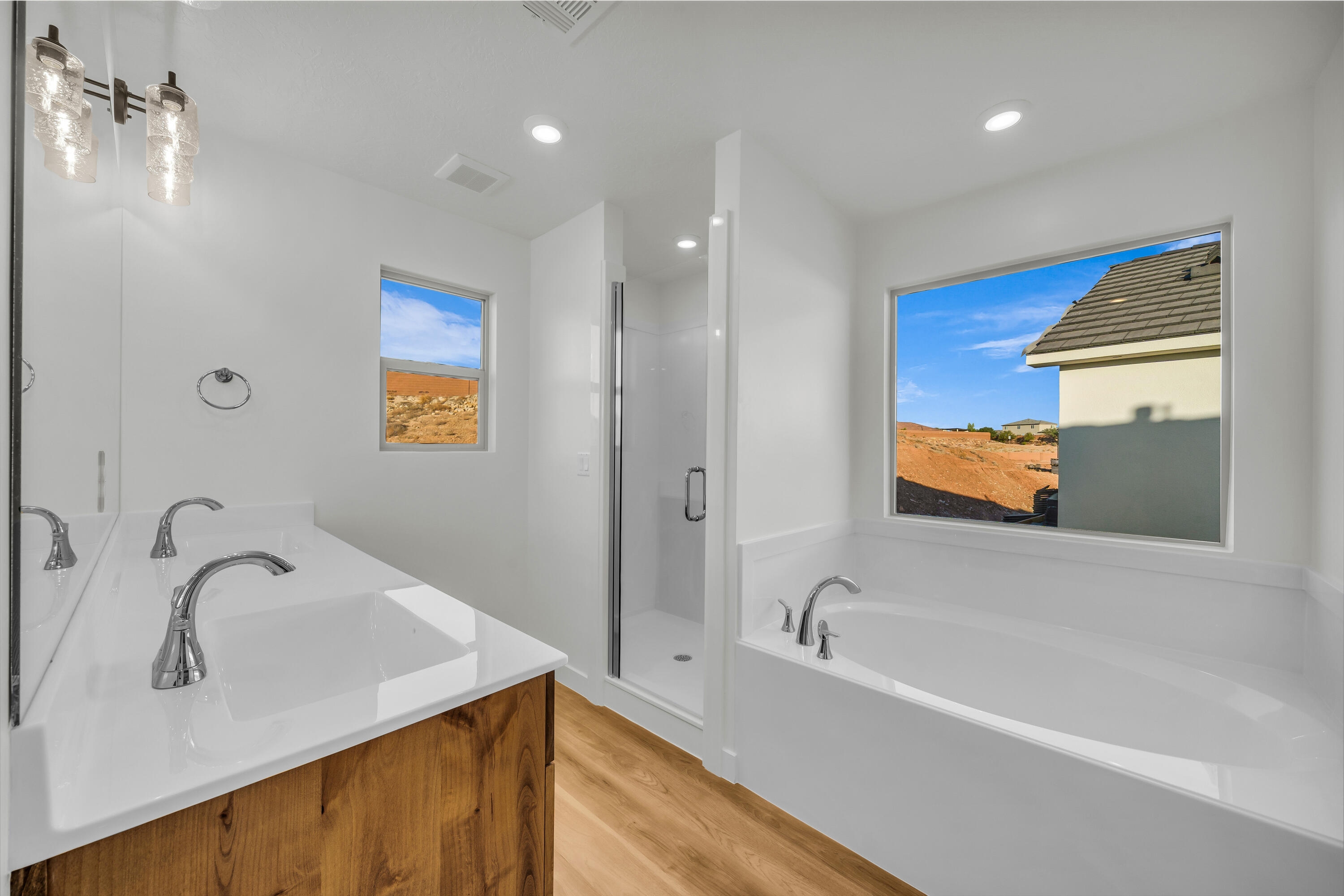 WHITE TRAILS - Residential