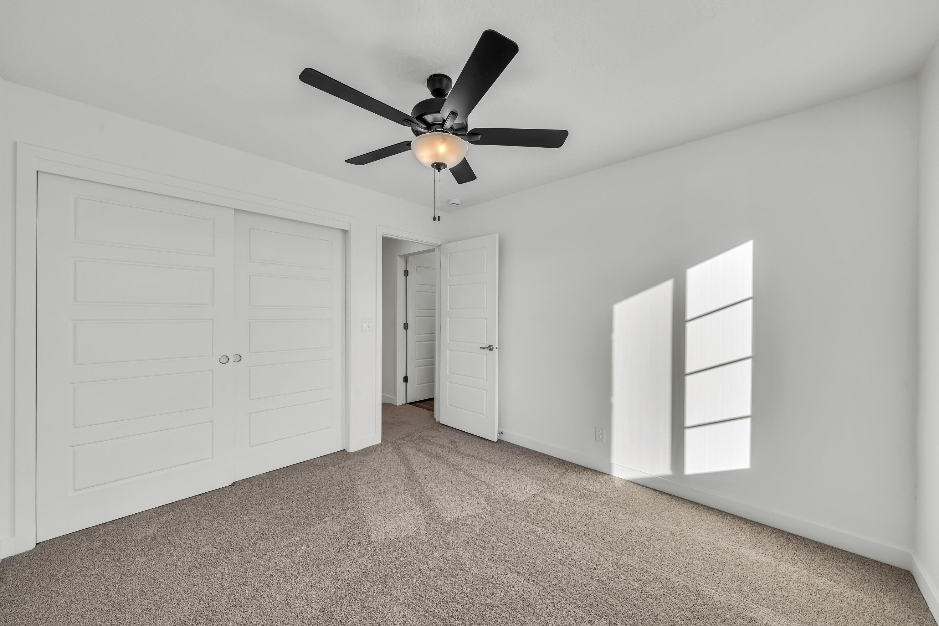 WHITE TRAILS - Residential