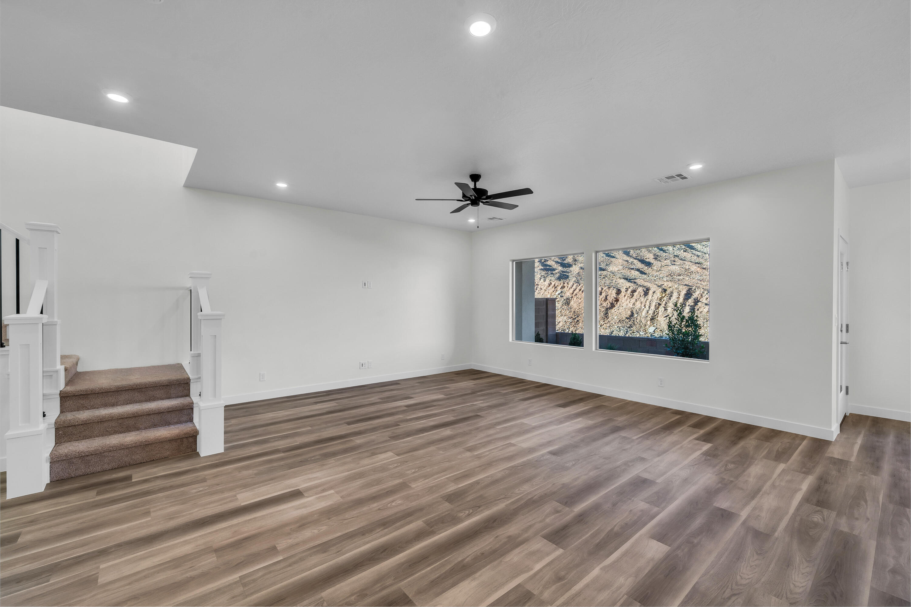 WHITE TRAILS - Residential