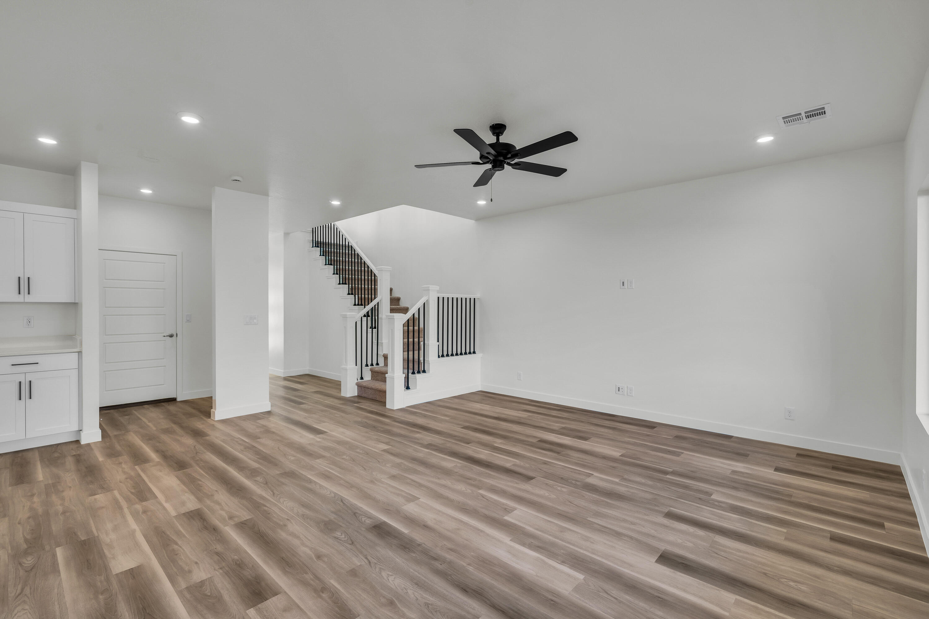 WHITE TRAILS - Residential