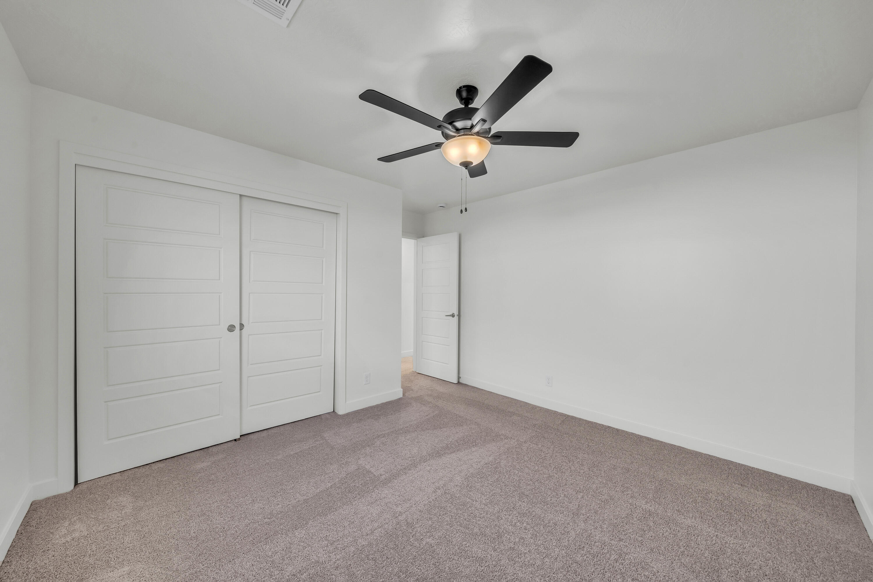 WHITE TRAILS - Residential