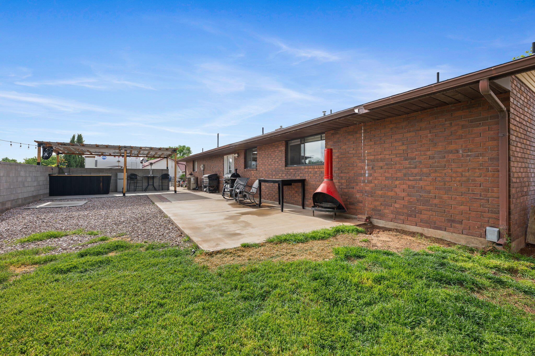 BLOOMINGTON HILLS - Residential