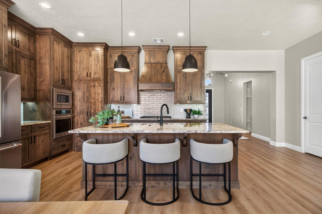 Photo of 174 S 620 W, Ivins, UT 84738 (MLS # 26-277127)