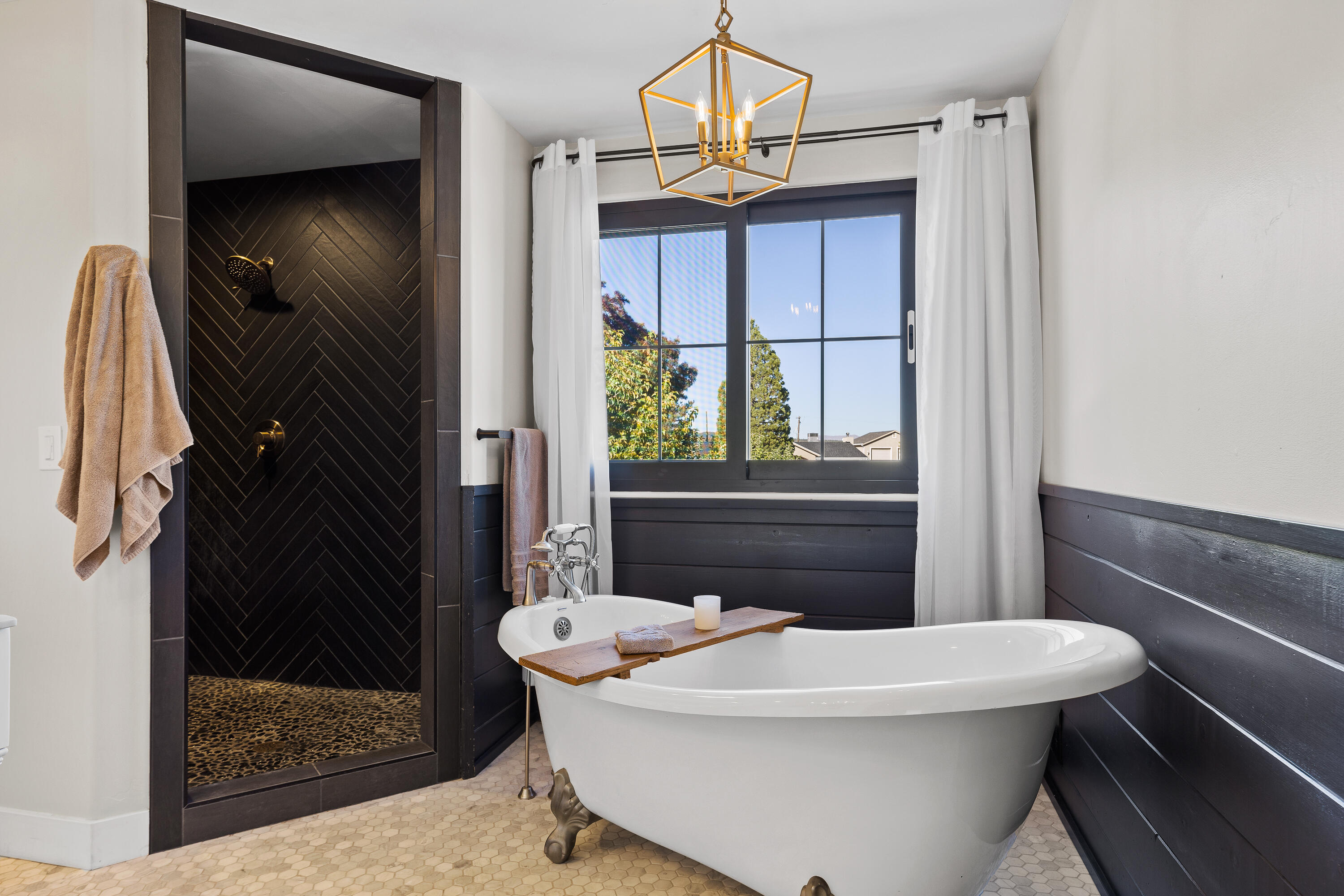 DIAMOND VALLEY ACRES - Residential