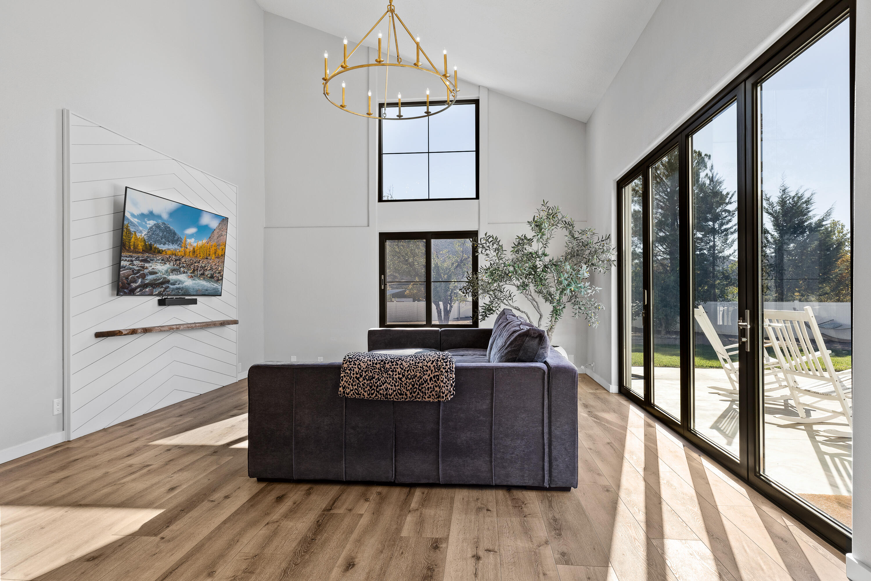 DIAMOND VALLEY ACRES - Residential