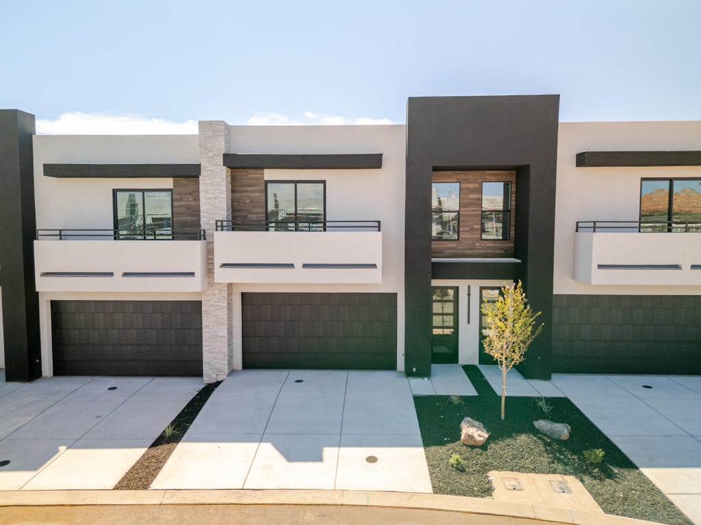Photo of 2590 Cougar Trail 4 #4, Santa Clara, UT 84765 (MLS # 26-275815)