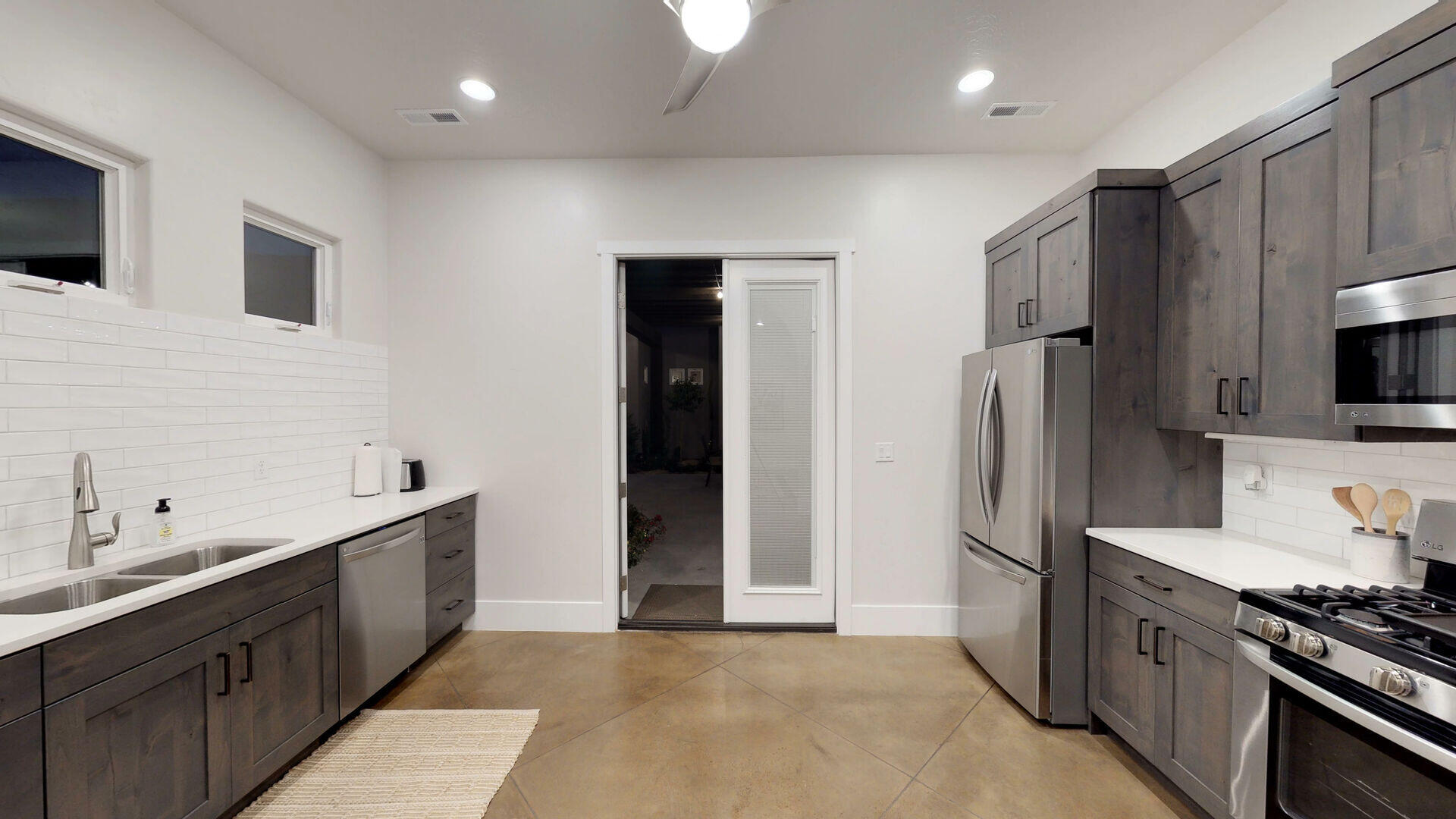 ADOBE HILLS - Residential