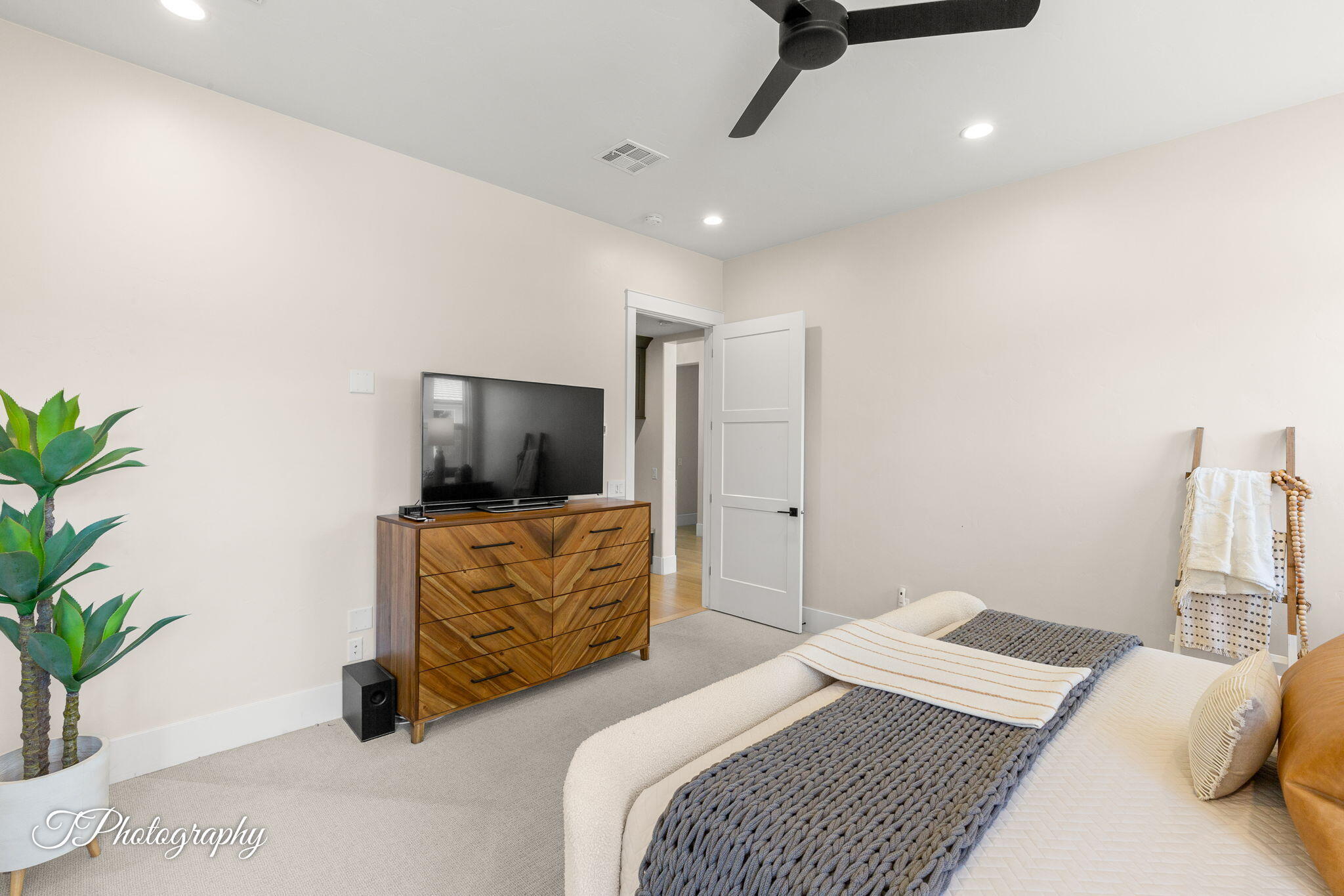 CRIMSON FIELDS - Residential