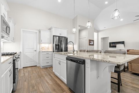 Tiny photo for 559 S Ascend DR, Washington, UT 84780 (MLS # 26-268551)