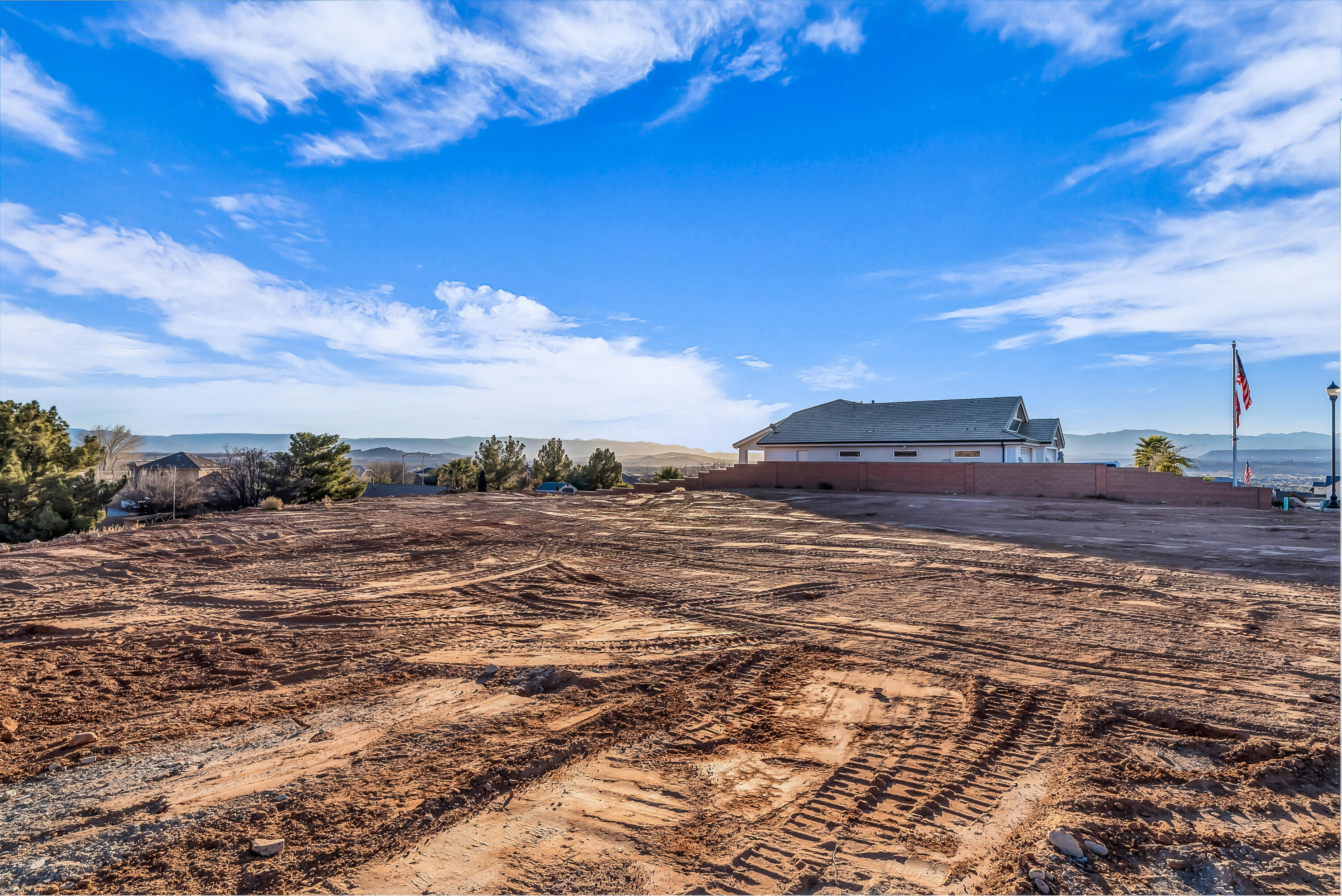 MAJESTIC SUNSET - Land